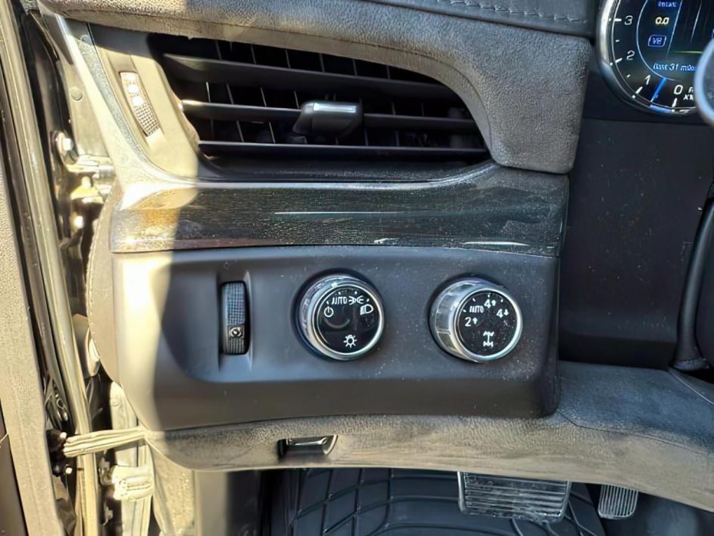 2016 Black Raven /Jet Black w/Jet Black Accents Cadillac Escalade (1GYS4DKJXGR) with an EcoTec3 62L V-8 gasoline direct injection engine, Automatic transmission, located at 1175 N Woodruff Ave, Idaho Falls, ID, 83401, 43.506901, -111.999657 - At Timberline Auto, finding a great deal on your next vehicle is always easy! Our experienced sales staff's goal is to help find you the right vehicle at the right price! Our knowledgeable finance department has options for almost any credit score. We offer extended service contract options to prote - Photo#19