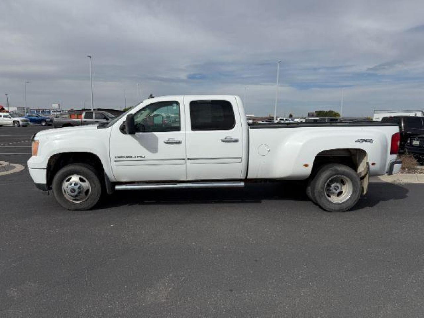 2012 Summit White /Ebony GMC Sierra 3500HD (1GT426C86CF) with an 66L V8 16V OHV TURBO DIESEL engine, Automatic transmission, located at 1175 N Woodruff Ave, Idaho Falls, ID, 83401, 43.506901, -111.999657 - At Timberline Auto, finding a great deal on your next vehicle is always easy! Our experienced sales staff's goal is to help find you the right vehicle at the right price! Our knowledgeable finance department has options for almost any credit score. We offer extended service contract options to prote - Photo#1
