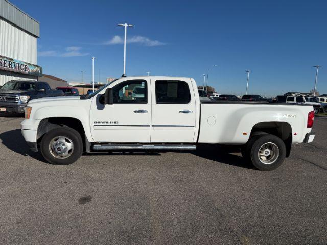 2012 Summit White /Ebony GMC Sierra 3500HD Denali (1GT426C86CF) with an 6.6L V8 16V OHV TURBO DIESEL engine, AUTOMATIC transmission, located at 1235 N Woodruff Ave., Idaho Falls, 83401, (208) 523-1053, 43.507172, -112.000488 - At Timberline Auto, finding a great deal on your next vehicle is always easy! Our experienced sales staff's goal is to help find you the right vehicle at the right price! Our knowledgeable finance department has options for almost any credit score. We offer extended service contract options to prote - Photo#24