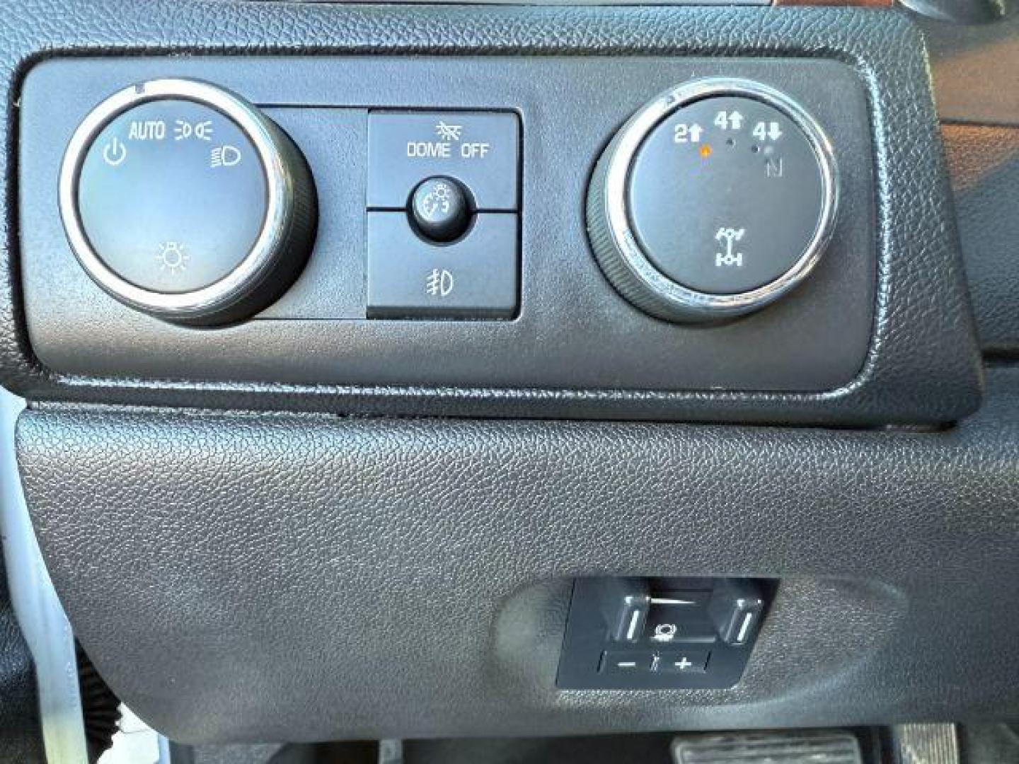 2012 Summit White /Ebony GMC Sierra 3500HD (1GT426C86CF) with an 66L V8 16V OHV TURBO DIESEL engine, Automatic transmission, located at 1175 N Woodruff Ave, Idaho Falls, ID, 83401, 43.506901, -111.999657 - At Timberline Auto, finding a great deal on your next vehicle is always easy! Our experienced sales staff's goal is to help find you the right vehicle at the right price! Our knowledgeable finance department has options for almost any credit score. We offer extended service contract options to prote - Photo#41