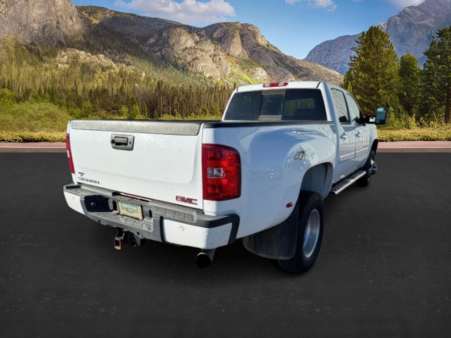 2012 Summit White /Ebony GMC Sierra 3500HD (1GT426C86CF) with an 66L V8 16V OHV TURBO DIESEL engine, Automatic transmission, located at 1175 N Woodruff Ave, Idaho Falls, ID, 83401, 43.506901, -111.999657 - At Timberline Auto, finding a great deal on your next vehicle is always easy! Our experienced sales staff's goal is to help find you the right vehicle at the right price! Our knowledgeable finance department has options for almost any credit score. We offer extended service contract options to prote - Photo#6