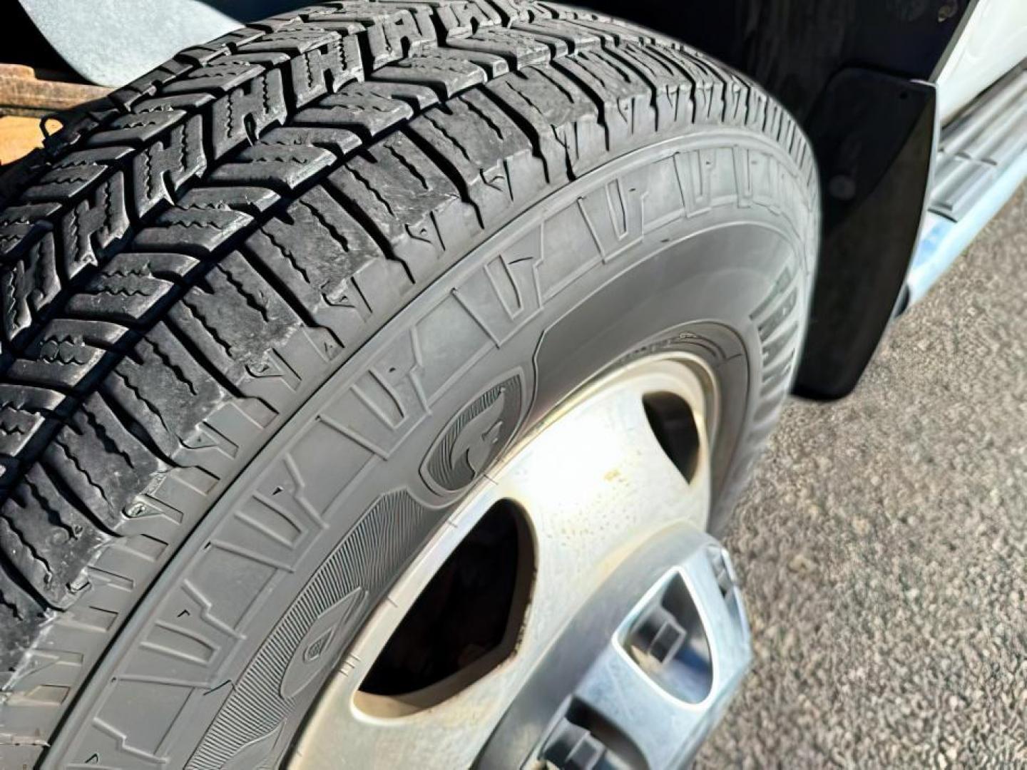 2012 Summit White /Ebony GMC Sierra 3500HD (1GT426C86CF) with an 66L V8 16V OHV TURBO DIESEL engine, Automatic transmission, located at 1175 N Woodruff Ave, Idaho Falls, ID, 83401, 43.506901, -111.999657 - At Timberline Auto, finding a great deal on your next vehicle is always easy! Our experienced sales staff's goal is to help find you the right vehicle at the right price! Our knowledgeable finance department has options for almost any credit score. We offer extended service contract options to prote - Photo#10