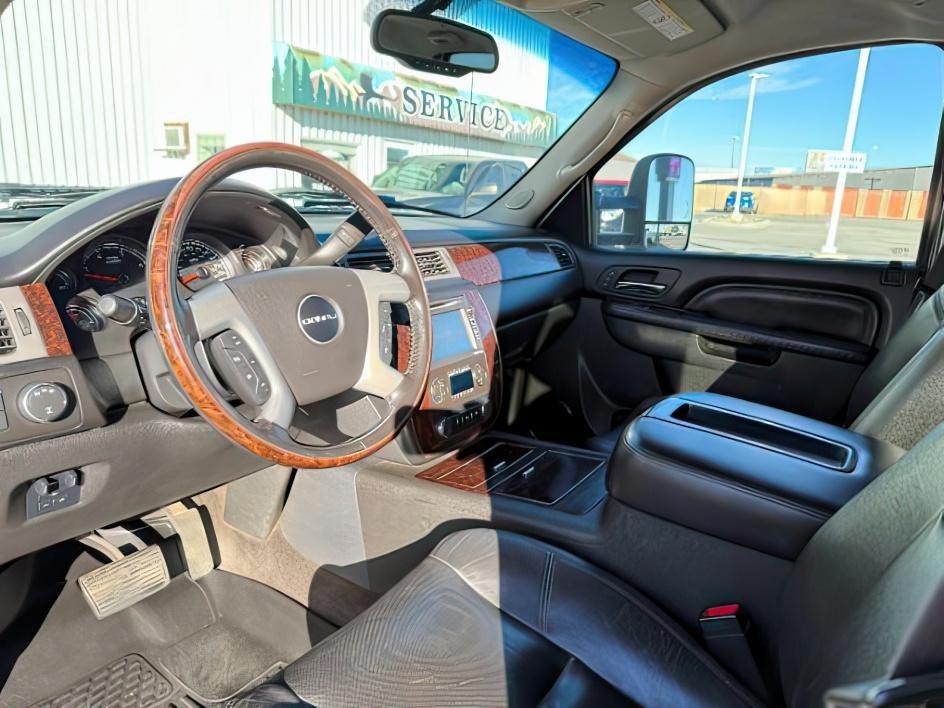 2012 Summit White /Ebony GMC Sierra 3500HD Denali (1GT426C86CF) with an 6.6L V8 16V OHV TURBO DIESEL engine, AUTOMATIC transmission, located at 1235 N Woodruff Ave., Idaho Falls, 83401, (208) 523-1053, 43.507172, -112.000488 - At Timberline Auto, finding a great deal on your next vehicle is always easy! Our experienced sales staff's goal is to help find you the right vehicle at the right price! Our knowledgeable finance department has options for almost any credit score. We offer extended service contract options to prote - Photo#13