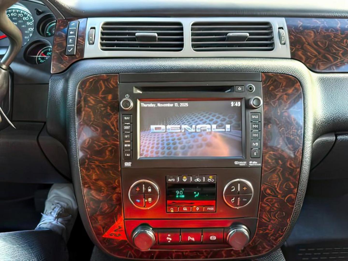 2012 Summit White /Ebony GMC Sierra 3500HD (1GT426C86CF) with an 66L V8 16V OHV TURBO DIESEL engine, Automatic transmission, located at 1175 N Woodruff Ave, Idaho Falls, ID, 83401, 43.506901, -111.999657 - At Timberline Auto, finding a great deal on your next vehicle is always easy! Our experienced sales staff's goal is to help find you the right vehicle at the right price! Our knowledgeable finance department has options for almost any credit score. We offer extended service contract options to prote - Photo#15