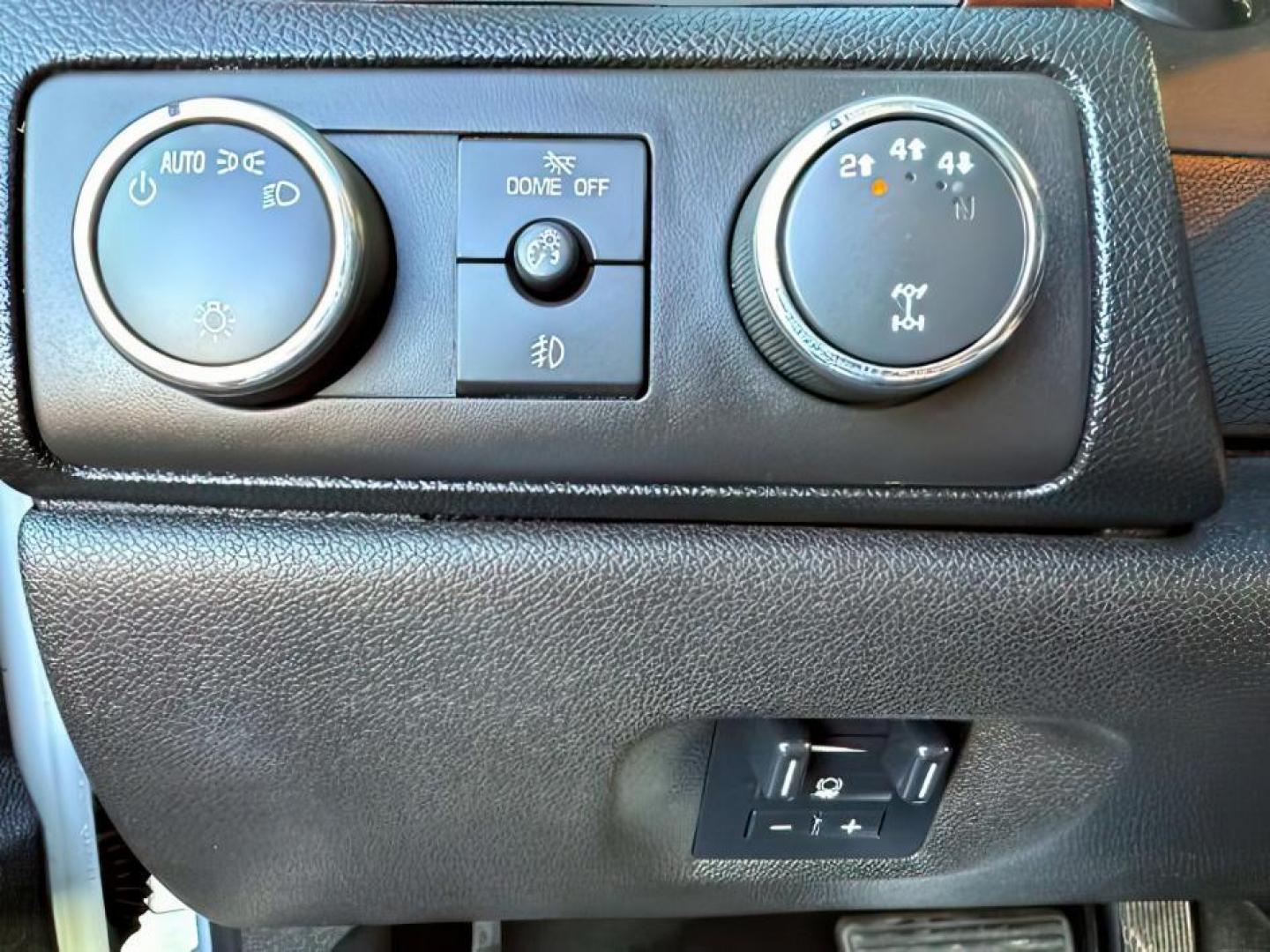 2012 Summit White /Ebony GMC Sierra 3500HD (1GT426C86CF) with an 66L V8 16V OHV TURBO DIESEL engine, Automatic transmission, located at 1175 N Woodruff Ave, Idaho Falls, ID, 83401, 43.506901, -111.999657 - At Timberline Auto, finding a great deal on your next vehicle is always easy! Our experienced sales staff's goal is to help find you the right vehicle at the right price! Our knowledgeable finance department has options for almost any credit score. We offer extended service contract options to prote - Photo#18