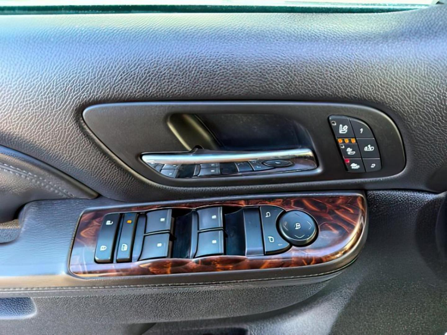 2012 Summit White /Ebony GMC Sierra 3500HD (1GT426C86CF) with an 66L V8 16V OHV TURBO DIESEL engine, Automatic transmission, located at 1175 N Woodruff Ave, Idaho Falls, ID, 83401, 43.506901, -111.999657 - At Timberline Auto, finding a great deal on your next vehicle is always easy! Our experienced sales staff's goal is to help find you the right vehicle at the right price! Our knowledgeable finance department has options for almost any credit score. We offer extended service contract options to prote - Photo#19