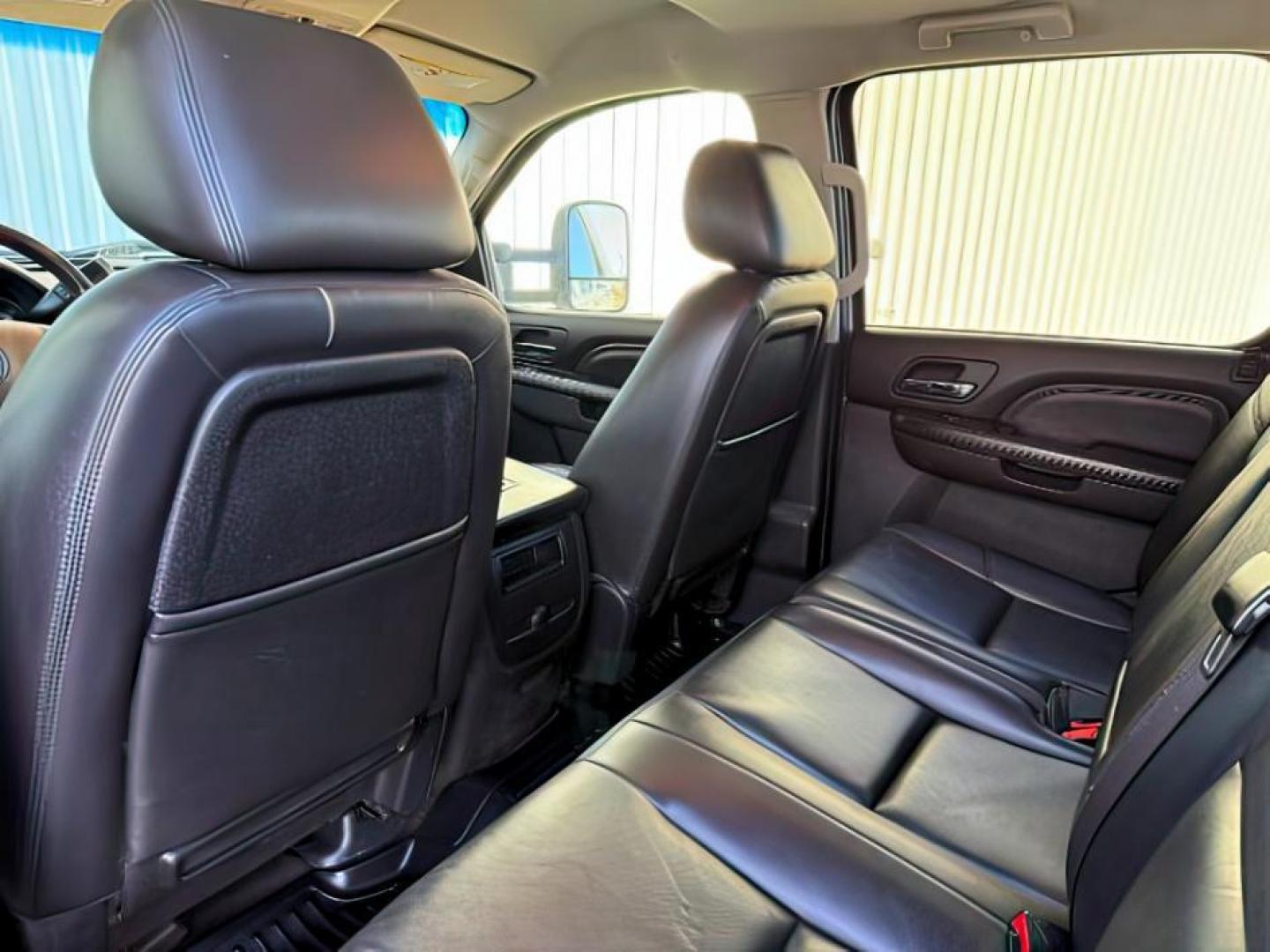 2012 Summit White /Ebony GMC Sierra 3500HD (1GT426C86CF) with an 66L V8 16V OHV TURBO DIESEL engine, Automatic transmission, located at 1175 N Woodruff Ave, Idaho Falls, ID, 83401, 43.506901, -111.999657 - At Timberline Auto, finding a great deal on your next vehicle is always easy! Our experienced sales staff's goal is to help find you the right vehicle at the right price! Our knowledgeable finance department has options for almost any credit score. We offer extended service contract options to prote - Photo#21