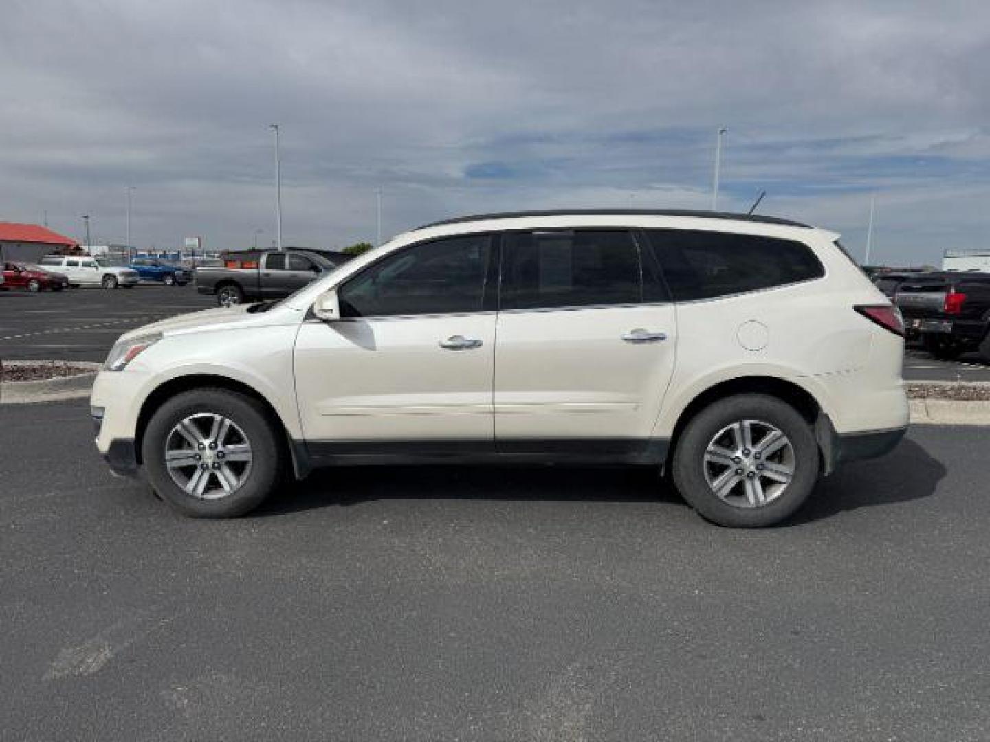 2015 WHITE /Ebony Chevrolet Traverse (1GNKVHKD0FJ) with an 36L V-6 gasoline direct injection engine, Automatic transmission, located at 1175 N Woodruff Ave, Idaho Falls, ID, 83401, 43.506901, -111.999657 - At Timberline Auto, finding a great deal on your next vehicle is always easy! Our experienced sales staff's goal is to help find you the right vehicle at the right price! Our knowledgeable finance department has options for almost any credit score. We offer extended service contract options to prote - Photo#1