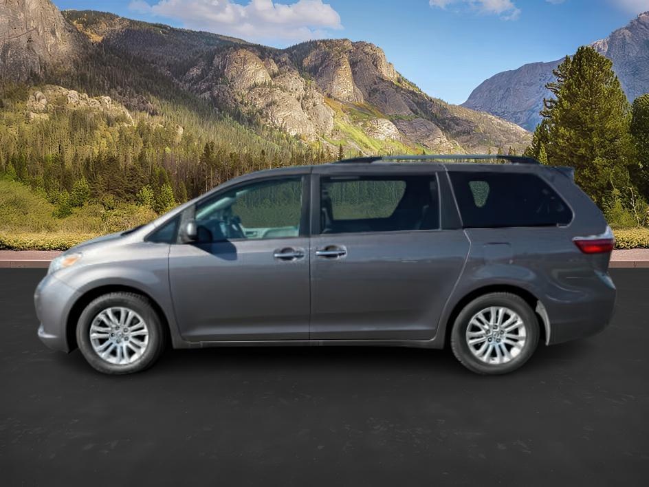 photo of 2017 Toyota Sienna XLE 7 Passenger | XLE 8 Passenger | XLE Premium 8 Passenger | Limited 7 Pas