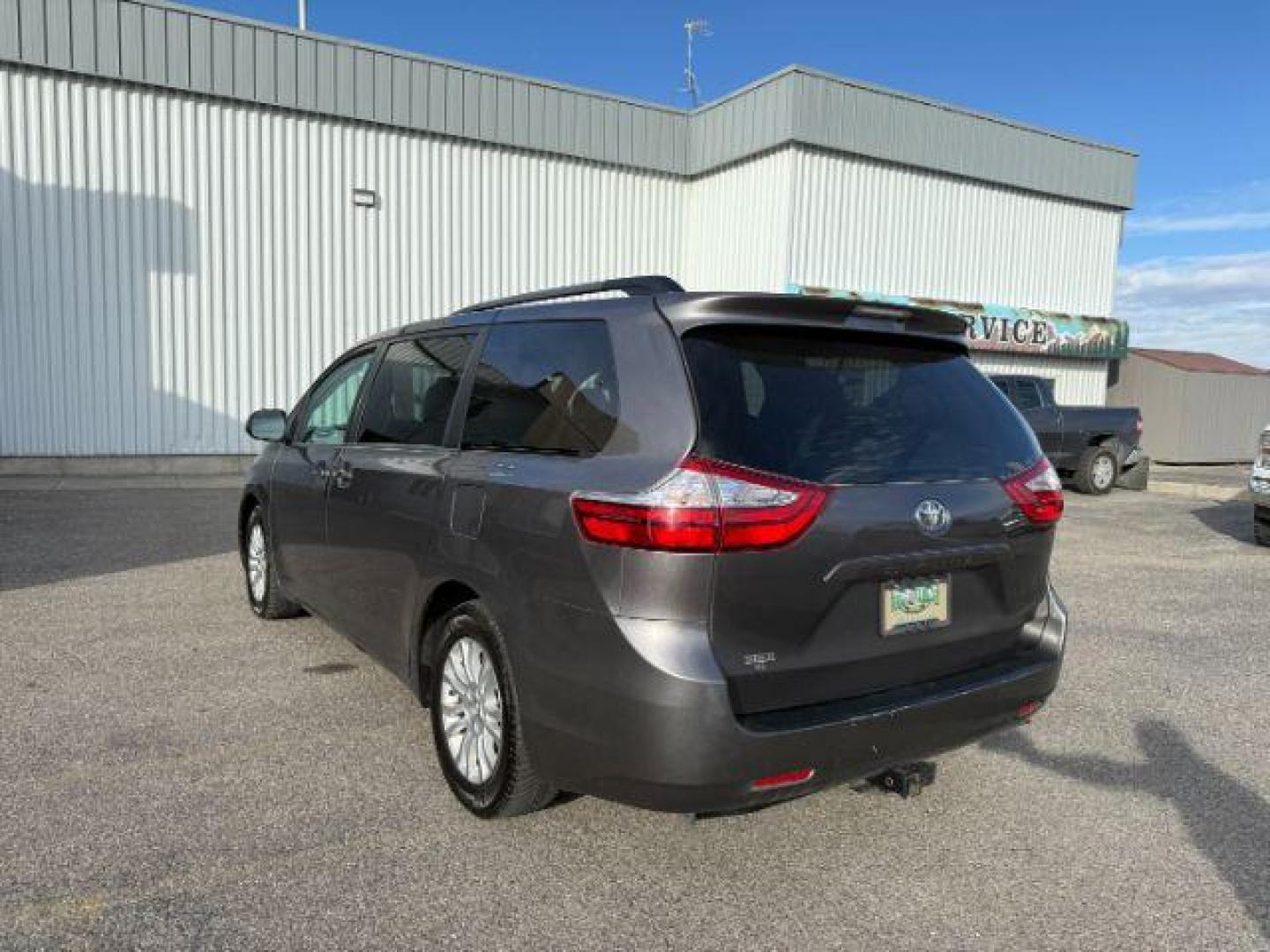 2017 GRAY /LEATHER Toyota Sienna XLE 7 Passenger | XLE 8 Passenger | XLE Premium 8 Passenger | Limited 7 Pas (5TDYZ3DC1HS) with an 3.5L V-6 port/direct injection engine, AUTOMATIC transmission, located at 1235 N Woodruff Ave., Idaho Falls, 83401, (208) 523-1053, 43.507172, -112.000488 - At Timberline Auto, finding a great deal on your next vehicle is always easy! Our experienced sales staff's goal is to help find you the right vehicle at the right price! Our knowledgeable finance department has options for almost any credit score. We offer extended service contract options to prote - Photo#26