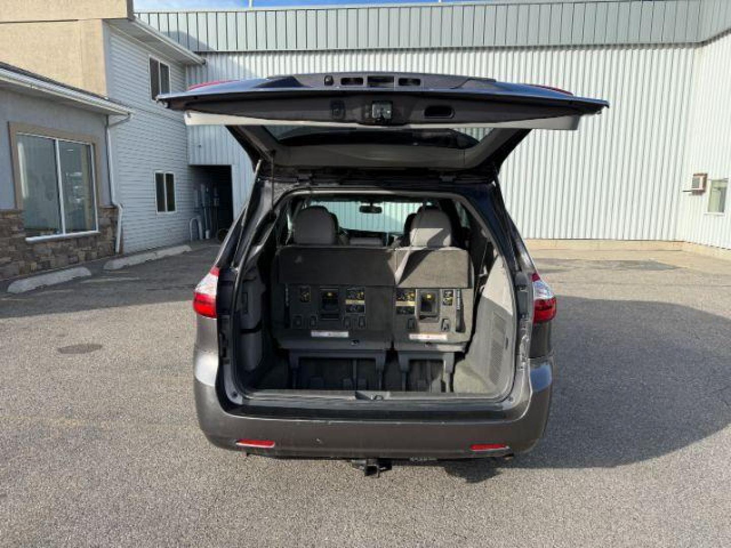 2017 GRAY /LEATHER Toyota Sienna XLE 7 Passenger | XLE 8 Passenger | XLE Premium 8 Passenger | Limited 7 Pas (5TDYZ3DC1HS) with an 3.5L V-6 port/direct injection engine, AUTOMATIC transmission, located at 1235 N Woodruff Ave., Idaho Falls, 83401, (208) 523-1053, 43.507172, -112.000488 - At Timberline Auto, finding a great deal on your next vehicle is always easy! Our experienced sales staff's goal is to help find you the right vehicle at the right price! Our knowledgeable finance department has options for almost any credit score. We offer extended service contract options to prote - Photo#29