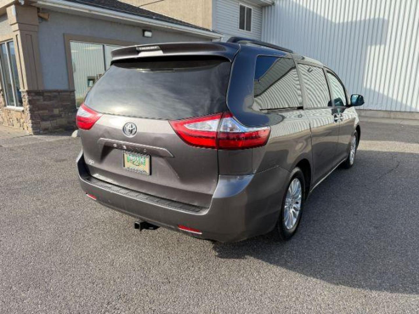 2017 GRAY /LEATHER Toyota Sienna XLE 7 Passenger | XLE 8 Passenger | XLE Premium 8 Passenger | Limited 7 Pas (5TDYZ3DC1HS) with an 3.5L V-6 port/direct injection engine, AUTOMATIC transmission, located at 1235 N Woodruff Ave., Idaho Falls, 83401, (208) 523-1053, 43.507172, -112.000488 - At Timberline Auto, finding a great deal on your next vehicle is always easy! Our experienced sales staff's goal is to help find you the right vehicle at the right price! Our knowledgeable finance department has options for almost any credit score. We offer extended service contract options to prote - Photo#31