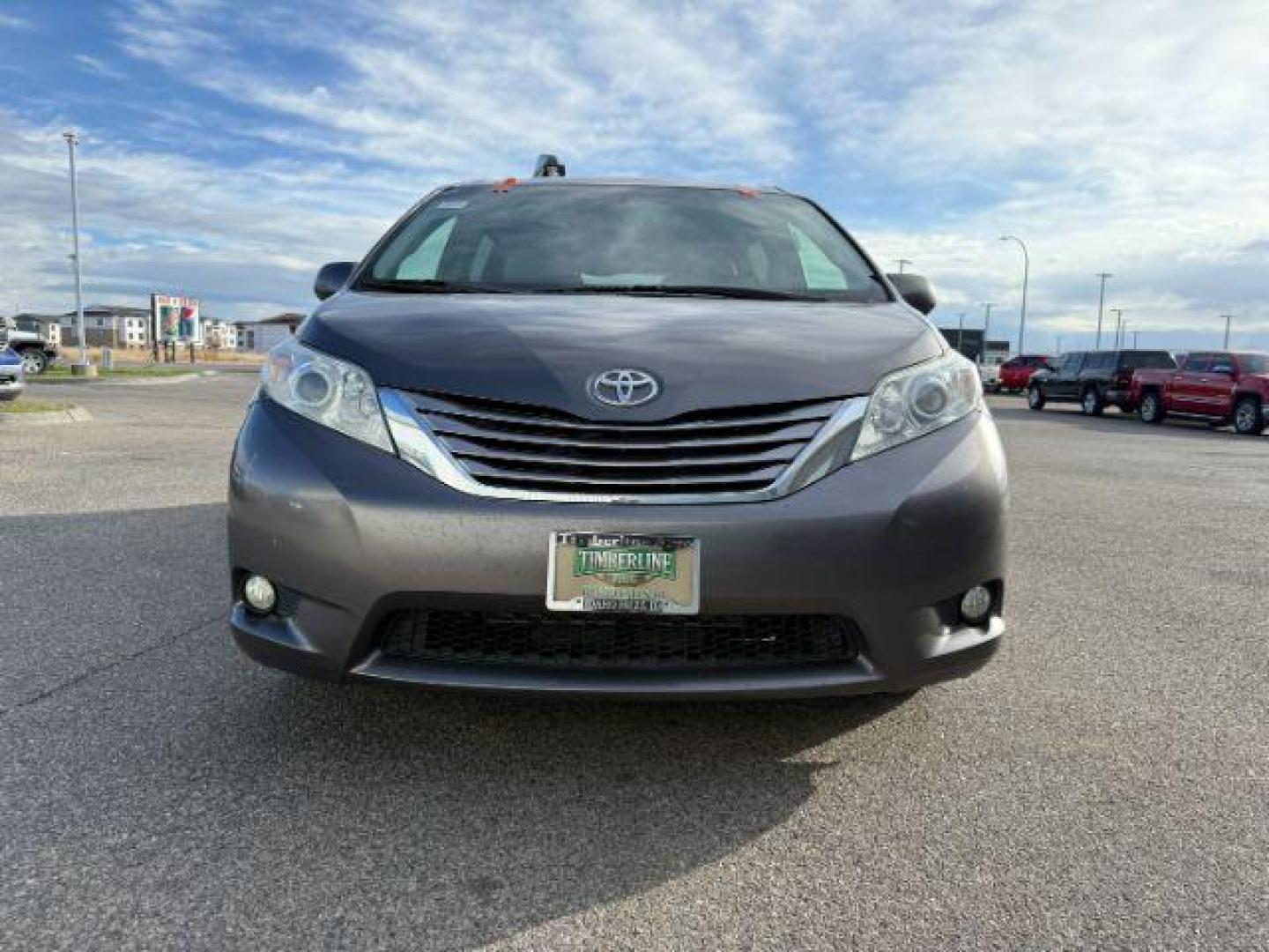 2017 GRAY /LEATHER Toyota Sienna XLE 7 Passenger | XLE 8 Passenger | XLE Premium 8 Passenger | Limited 7 Pas (5TDYZ3DC1HS) with an 3.5L V-6 port/direct injection engine, AUTOMATIC transmission, located at 1235 N Woodruff Ave., Idaho Falls, 83401, (208) 523-1053, 43.507172, -112.000488 - At Timberline Auto, finding a great deal on your next vehicle is always easy! Our experienced sales staff's goal is to help find you the right vehicle at the right price! Our knowledgeable finance department has options for almost any credit score. We offer extended service contract options to prote - Photo#34