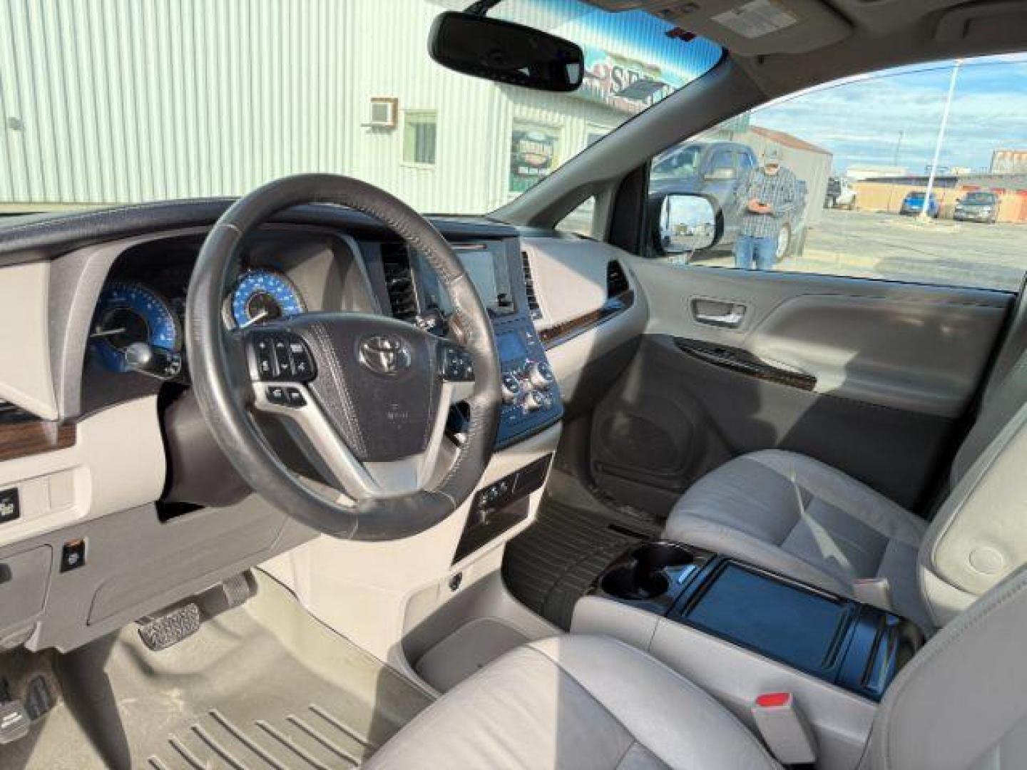 2017 GRAY /LEATHER Toyota Sienna XLE 7 Passenger | XLE 8 Passenger | XLE Premium 8 Passenger | Limited 7 Pas (5TDYZ3DC1HS) with an 3.5L V-6 port/direct injection engine, AUTOMATIC transmission, located at 1235 N Woodruff Ave., Idaho Falls, 83401, (208) 523-1053, 43.507172, -112.000488 - At Timberline Auto, finding a great deal on your next vehicle is always easy! Our experienced sales staff's goal is to help find you the right vehicle at the right price! Our knowledgeable finance department has options for almost any credit score. We offer extended service contract options to prote - Photo#37