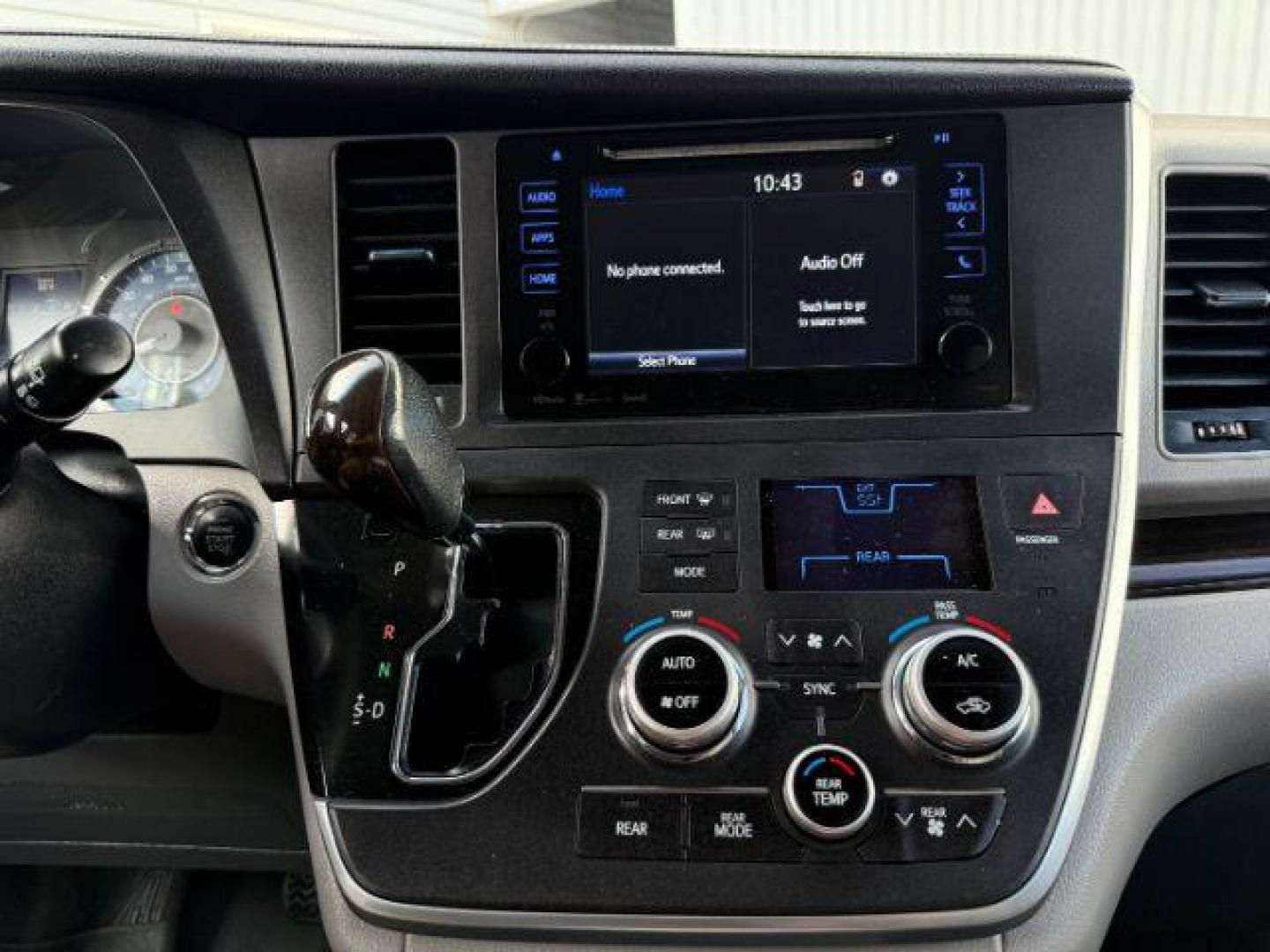 2017 GRAY /LEATHER Toyota Sienna XLE 7 Passenger | XLE 8 Passenger | XLE Premium 8 Passenger | Limited 7 Pas (5TDYZ3DC1HS) with an 3.5L V-6 port/direct injection engine, AUTOMATIC transmission, located at 1235 N Woodruff Ave., Idaho Falls, 83401, (208) 523-1053, 43.507172, -112.000488 - At Timberline Auto, finding a great deal on your next vehicle is always easy! Our experienced sales staff's goal is to help find you the right vehicle at the right price! Our knowledgeable finance department has options for almost any credit score. We offer extended service contract options to prote - Photo#39