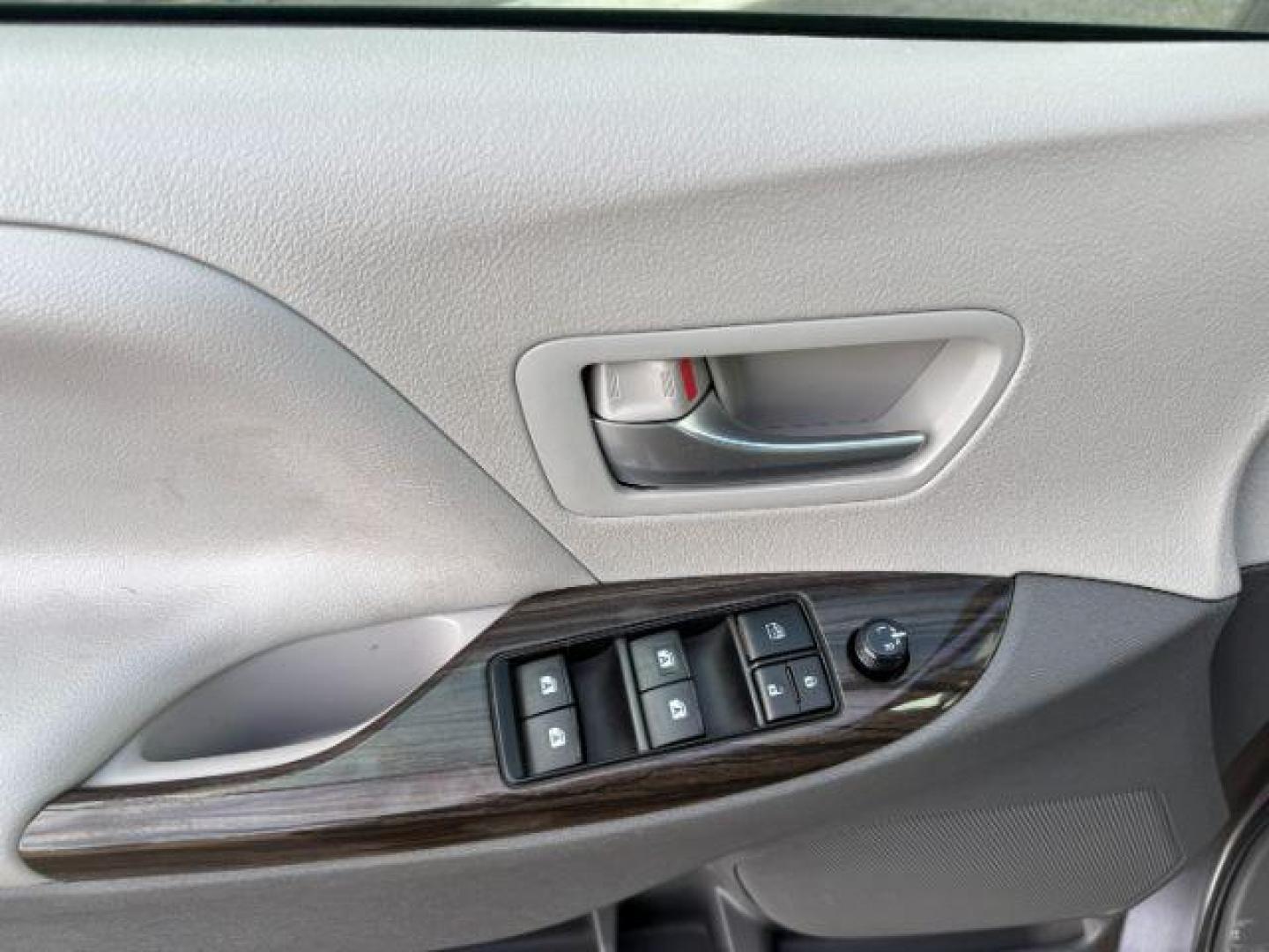 2017 GRAY /LEATHER Toyota Sienna XLE 7 Passenger | XLE 8 Passenger | XLE Premium 8 Passenger | Limited 7 Pas (5TDYZ3DC1HS) with an 3.5L V-6 port/direct injection engine, AUTOMATIC transmission, located at 1235 N Woodruff Ave., Idaho Falls, 83401, (208) 523-1053, 43.507172, -112.000488 - At Timberline Auto, finding a great deal on your next vehicle is always easy! Our experienced sales staff's goal is to help find you the right vehicle at the right price! Our knowledgeable finance department has options for almost any credit score. We offer extended service contract options to prote - Photo#44