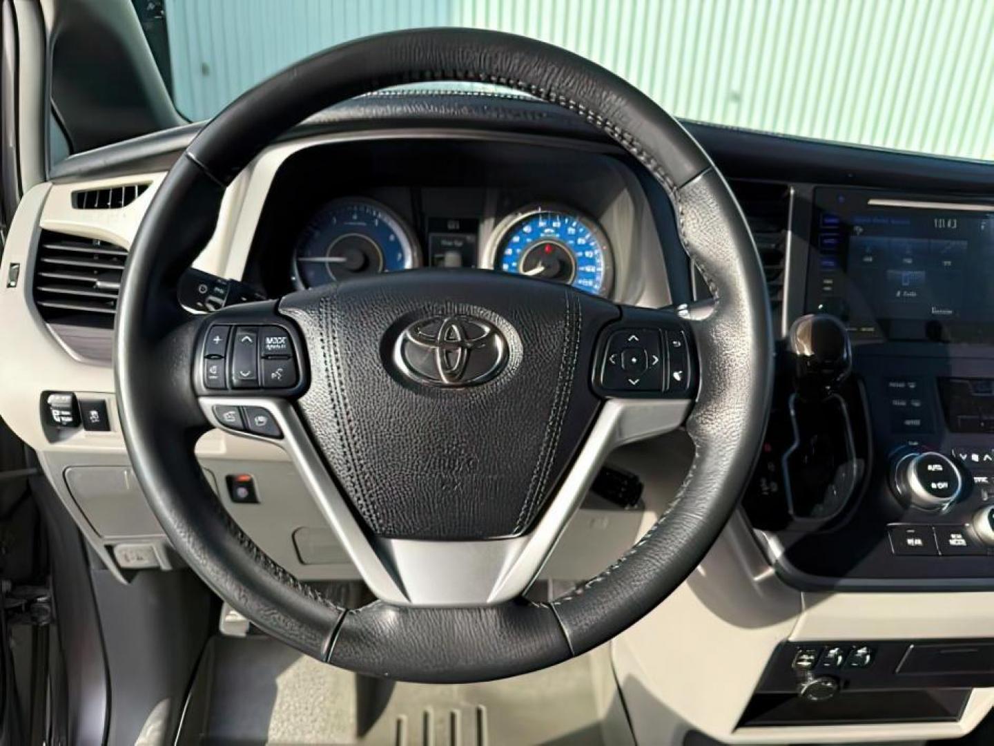 2017 GRAY /LEATHER Toyota Sienna XLE 7 Passenger | XLE 8 Passenger | XLE Premium 8 Passenger | Limited 7 Pas (5TDYZ3DC1HS) with an 3.5L V-6 port/direct injection engine, AUTOMATIC transmission, located at 1235 N Woodruff Ave., Idaho Falls, 83401, (208) 523-1053, 43.507172, -112.000488 - At Timberline Auto, finding a great deal on your next vehicle is always easy! Our experienced sales staff's goal is to help find you the right vehicle at the right price! Our knowledgeable finance department has options for almost any credit score. We offer extended service contract options to prote - Photo#14