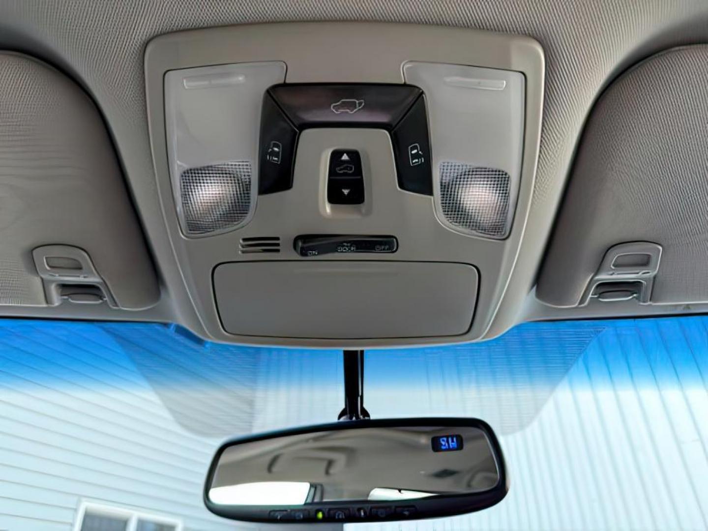 2017 GRAY /LEATHER Toyota Sienna XLE 7 Passenger | XLE 8 Passenger | XLE Premium 8 Passenger | Limited 7 Pas (5TDYZ3DC1HS) with an 3.5L V-6 port/direct injection engine, AUTOMATIC transmission, located at 1235 N Woodruff Ave., Idaho Falls, 83401, (208) 523-1053, 43.507172, -112.000488 - At Timberline Auto, finding a great deal on your next vehicle is always easy! Our experienced sales staff's goal is to help find you the right vehicle at the right price! Our knowledgeable finance department has options for almost any credit score. We offer extended service contract options to prote - Photo#18