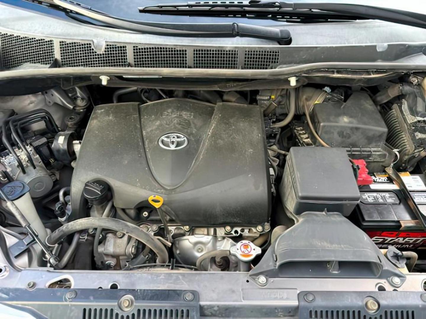 2017 GRAY /LEATHER Toyota Sienna XLE 7 Passenger | XLE 8 Passenger | XLE Premium 8 Passenger | Limited 7 Pas (5TDYZ3DC1HS) with an 3.5L V-6 port/direct injection engine, AUTOMATIC transmission, located at 1235 N Woodruff Ave., Idaho Falls, 83401, (208) 523-1053, 43.507172, -112.000488 - At Timberline Auto, finding a great deal on your next vehicle is always easy! Our experienced sales staff's goal is to help find you the right vehicle at the right price! Our knowledgeable finance department has options for almost any credit score. We offer extended service contract options to prote - Photo#23