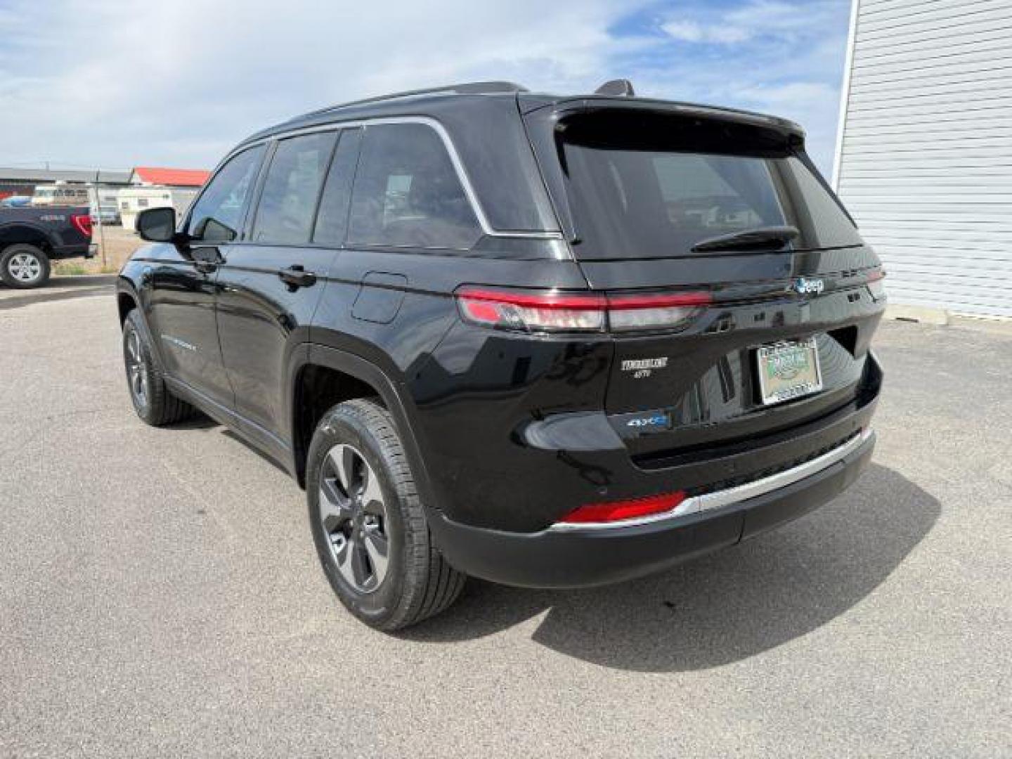 2022 BLACK /Global Black Jeep Grand Cherokee 4xe (1C4RJYB63N8) with an 2L I-4 HYBRID engine, Automatic transmission, located at 1175 N Woodruff Ave, Idaho Falls, ID, 83401, 43.506901, -111.999657 - At Timberline Auto, finding a great deal on your next vehicle is always easy! Our experienced sales staff's goal is to help find you the right vehicle at the right price! Our knowledgeable finance department has options for almost any credit score. We offer extended service contract options to prote - Photo#2