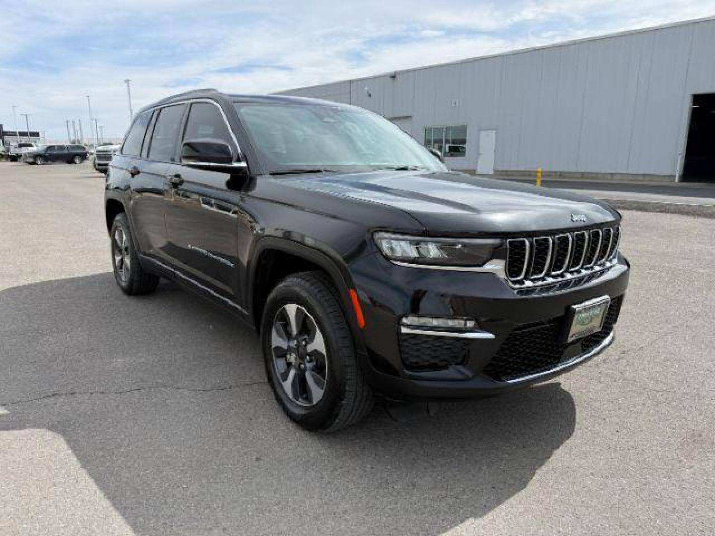 2022 BLACK /Global Black Jeep Grand Cherokee 4xe (1C4RJYB63N8) with an 2L I-4 HYBRID engine, Automatic transmission, located at 1175 N Woodruff Ave, Idaho Falls, ID, 83401, 43.506901, -111.999657 - At Timberline Auto, finding a great deal on your next vehicle is always easy! Our experienced sales staff's goal is to help find you the right vehicle at the right price! Our knowledgeable finance department has options for almost any credit score. We offer extended service contract options to prote - Photo#9