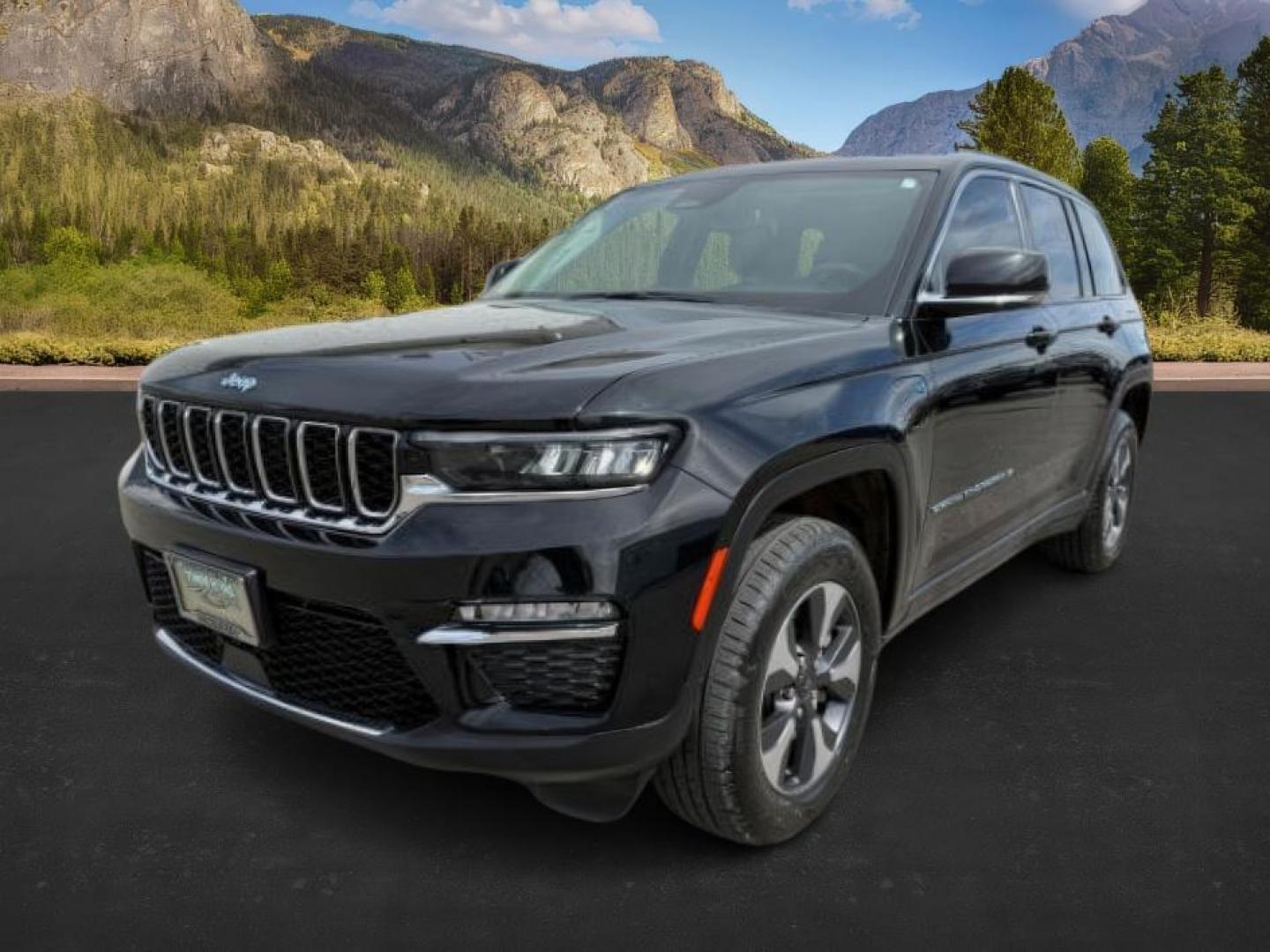2022 BLACK /Global Black Jeep Grand Cherokee 4xe (1C4RJYB63N8) with an 2L I-4 HYBRID engine, Automatic transmission, located at 1175 N Woodruff Ave, Idaho Falls, ID, 83401, 43.506901, -111.999657 - At Timberline Auto, finding a great deal on your next vehicle is always easy! Our experienced sales staff's goal is to help find you the right vehicle at the right price! Our knowledgeable finance department has options for almost any credit score. We offer extended service contract options to prote - Photo#0