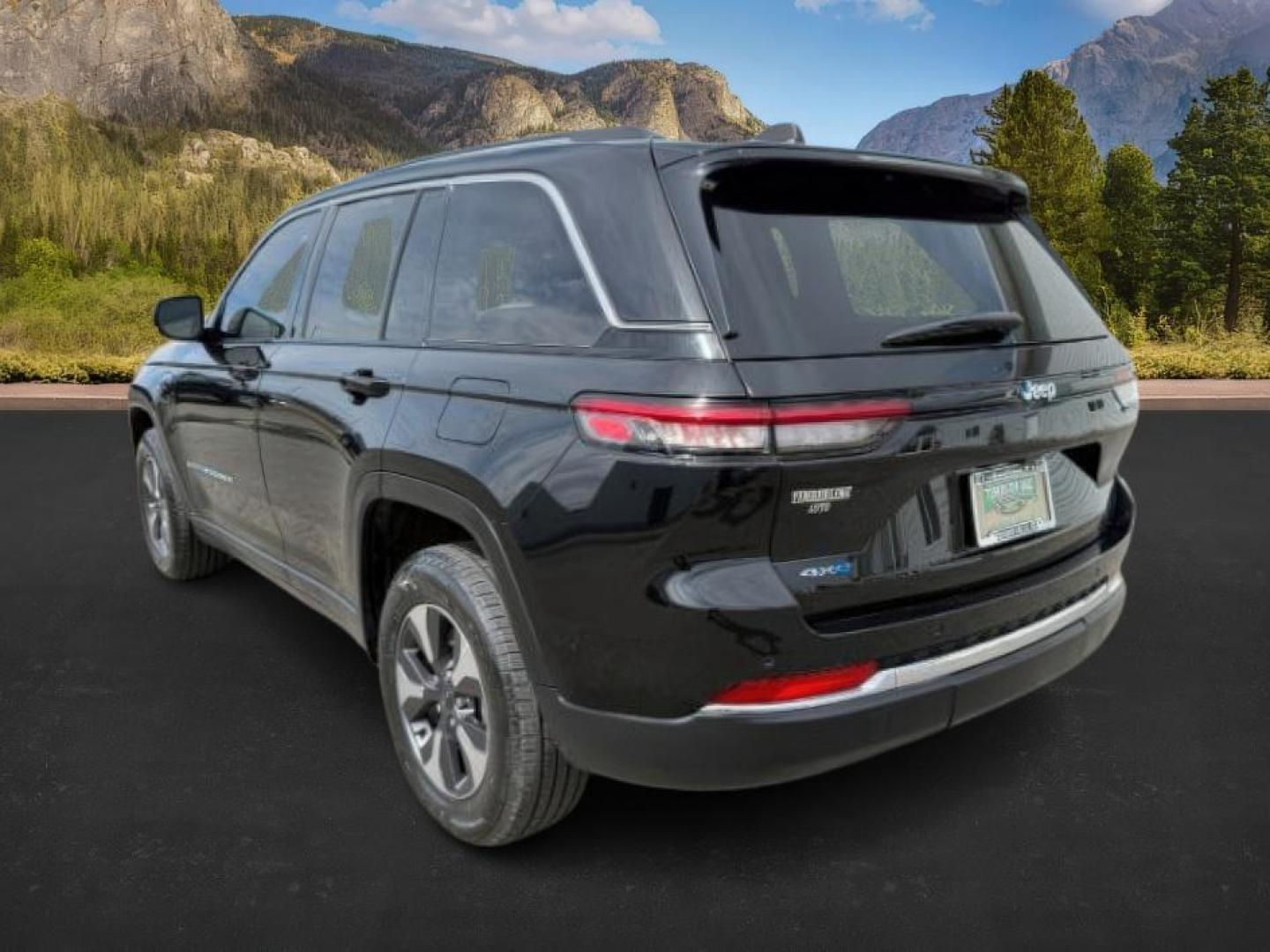 2022 BLACK /Global Black Jeep Grand Cherokee 4xe (1C4RJYB63N8) with an 2L I-4 HYBRID engine, Automatic transmission, located at 1175 N Woodruff Ave, Idaho Falls, ID, 83401, 43.506901, -111.999657 - At Timberline Auto, finding a great deal on your next vehicle is always easy! Our experienced sales staff's goal is to help find you the right vehicle at the right price! Our knowledgeable finance department has options for almost any credit score. We offer extended service contract options to prote - Photo#2