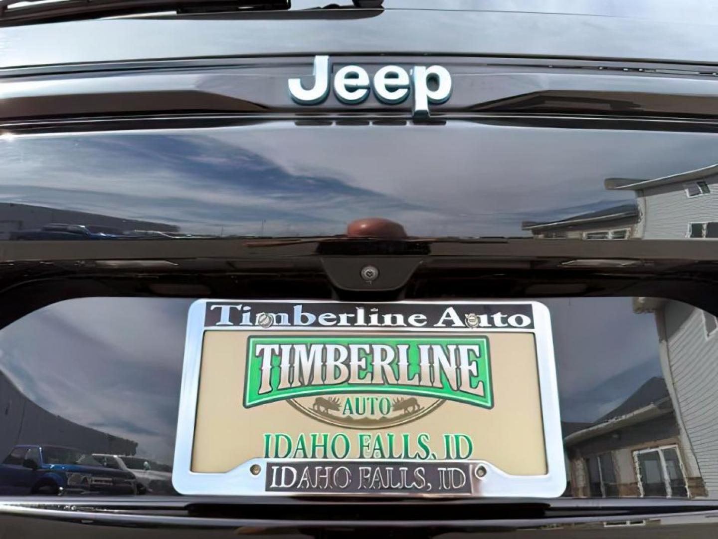 2022 BLACK /Global Black Jeep Grand Cherokee 4xe (1C4RJYB63N8) with an 2L I-4 HYBRID engine, Automatic transmission, located at 1175 N Woodruff Ave, Idaho Falls, ID, 83401, 43.506901, -111.999657 - At Timberline Auto, finding a great deal on your next vehicle is always easy! Our experienced sales staff's goal is to help find you the right vehicle at the right price! Our knowledgeable finance department has options for almost any credit score. We offer extended service contract options to prote - Photo#4
