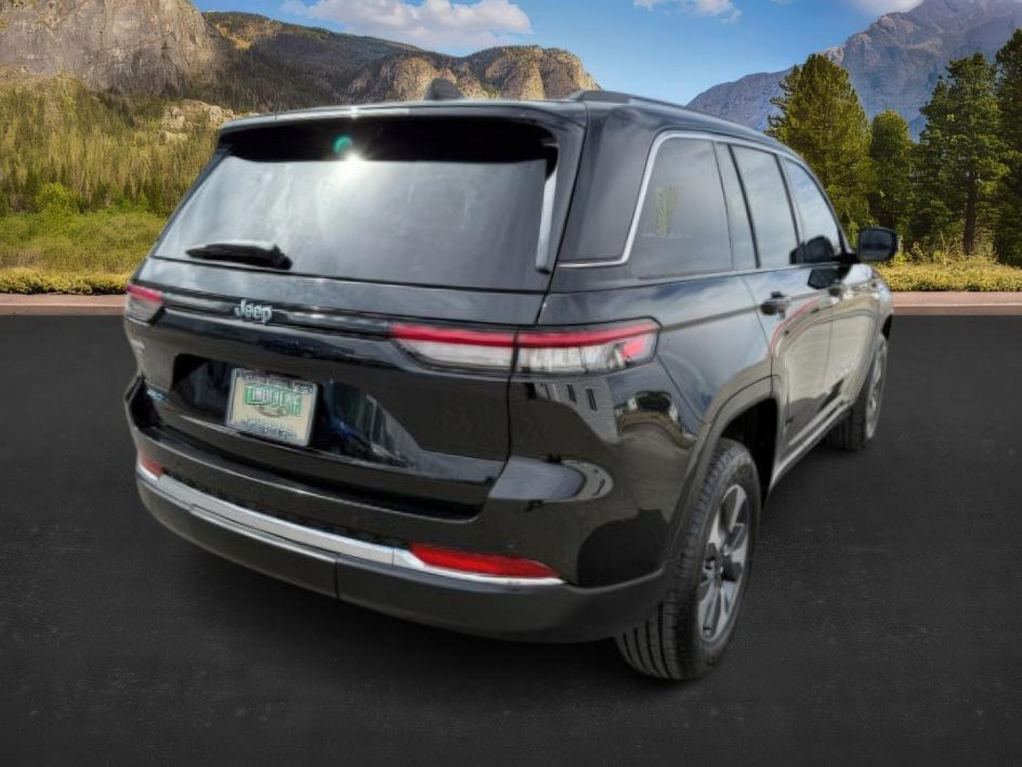 2022 BLACK /Global Black Jeep Grand Cherokee 4xe (1C4RJYB63N8) with an 2L I-4 HYBRID engine, Automatic transmission, located at 1175 N Woodruff Ave, Idaho Falls, ID, 83401, 43.506901, -111.999657 - At Timberline Auto, finding a great deal on your next vehicle is always easy! Our experienced sales staff's goal is to help find you the right vehicle at the right price! Our knowledgeable finance department has options for almost any credit score. We offer extended service contract options to prote - Photo#7