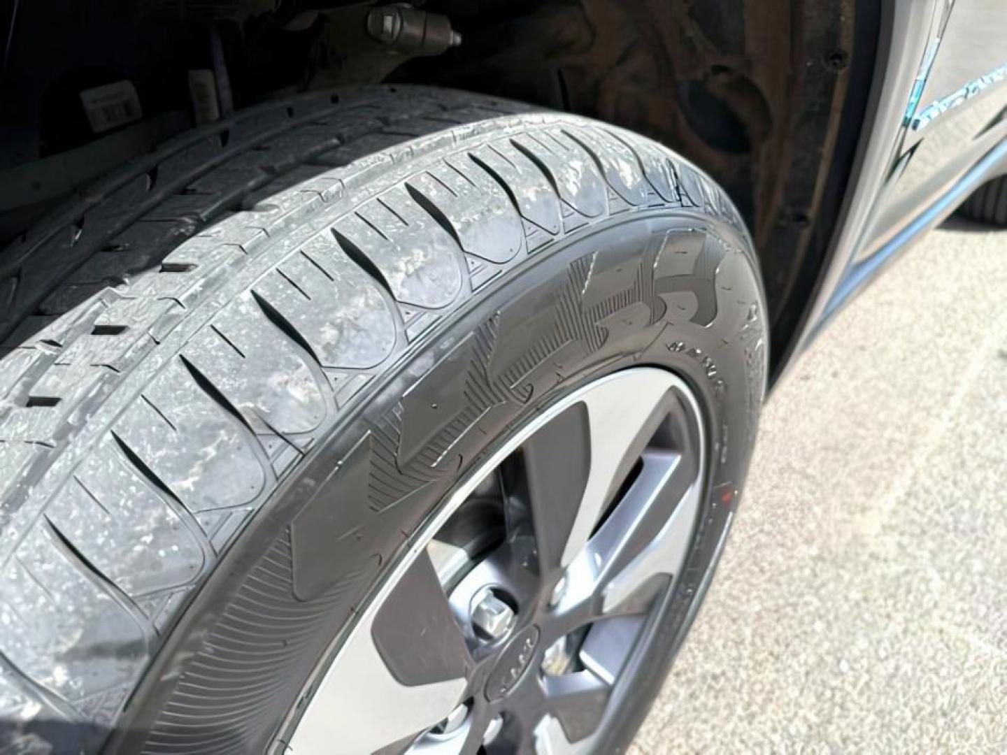 2022 BLACK /Global Black Jeep Grand Cherokee 4xe (1C4RJYB63N8) with an 2L I-4 HYBRID engine, Automatic transmission, located at 1175 N Woodruff Ave, Idaho Falls, ID, 83401, 43.506901, -111.999657 - At Timberline Auto, finding a great deal on your next vehicle is always easy! Our experienced sales staff's goal is to help find you the right vehicle at the right price! Our knowledgeable finance department has options for almost any credit score. We offer extended service contract options to prote - Photo#11