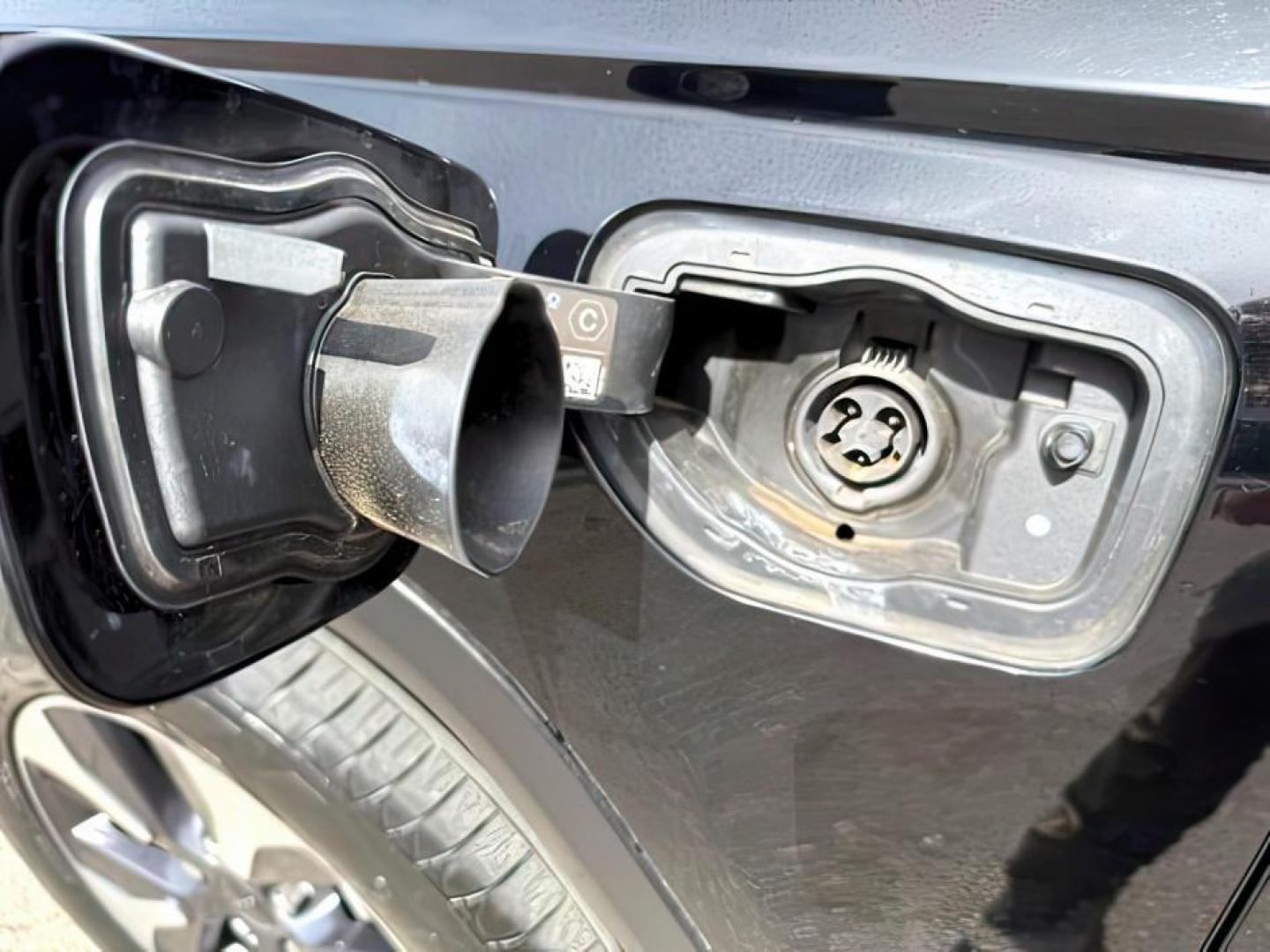 2022 BLACK /Global Black Jeep Grand Cherokee 4xe (1C4RJYB63N8) with an 2L I-4 HYBRID engine, Automatic transmission, located at 1175 N Woodruff Ave, Idaho Falls, ID, 83401, 43.506901, -111.999657 - At Timberline Auto, finding a great deal on your next vehicle is always easy! Our experienced sales staff's goal is to help find you the right vehicle at the right price! Our knowledgeable finance department has options for almost any credit score. We offer extended service contract options to prote - Photo#12