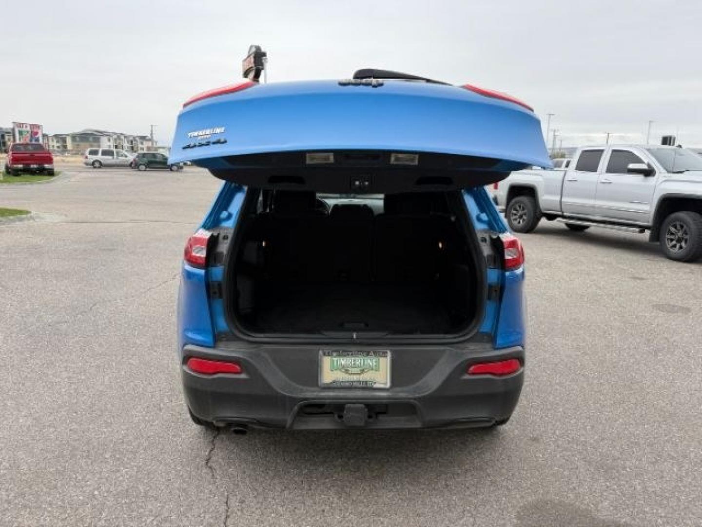 2017 Hydro Blue Pearlcoat /Black Jeep Cherokee Altitude 4x4 (1C4PJMAB4HW) with an Tigershark MultiAir 2.4L I-4 variable valve contro engine, AUTOMATIC transmission, located at 1235 N Woodruff Ave., Idaho Falls, 83401, (208) 523-1053, 43.507172, -112.000488 - At Timberline Auto, finding a great deal on your next vehicle is always easy! Our experienced sales staff's goal is to help find you the right vehicle at the right price! Our knowledgeable finance department has options for almost any credit score. We offer extended service contract options to prote - Photo#5