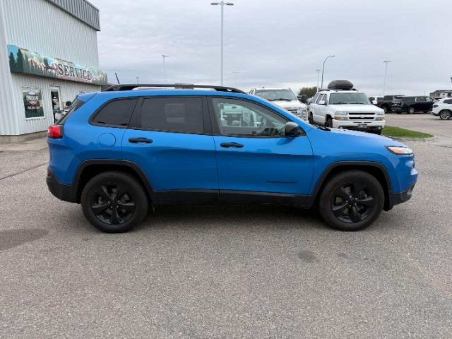 2017 Hydro Blue Pearlcoat /Black Jeep Cherokee Altitude 4x4 (1C4PJMAB4HW) with an Tigershark MultiAir 2.4L I-4 variable valve contro engine, AUTOMATIC transmission, located at 1235 N Woodruff Ave., Idaho Falls, 83401, (208) 523-1053, 43.507172, -112.000488 - At Timberline Auto, finding a great deal on your next vehicle is always easy! Our experienced sales staff's goal is to help find you the right vehicle at the right price! Our knowledgeable finance department has options for almost any credit score. We offer extended service contract options to prote - Photo#7