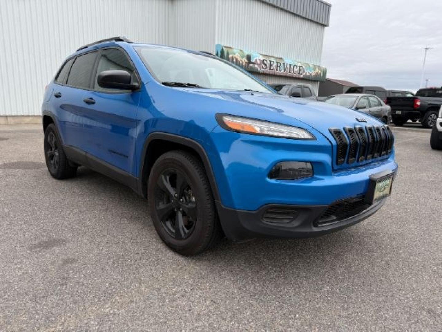 2017 Hydro Blue Pearlcoat /Black Jeep Cherokee Altitude 4x4 (1C4PJMAB4HW) with an Tigershark MultiAir 2.4L I-4 variable valve contro engine, AUTOMATIC transmission, located at 1235 N Woodruff Ave., Idaho Falls, 83401, (208) 523-1053, 43.507172, -112.000488 - At Timberline Auto, finding a great deal on your next vehicle is always easy! Our experienced sales staff's goal is to help find you the right vehicle at the right price! Our knowledgeable finance department has options for almost any credit score. We offer extended service contract options to prote - Photo#8