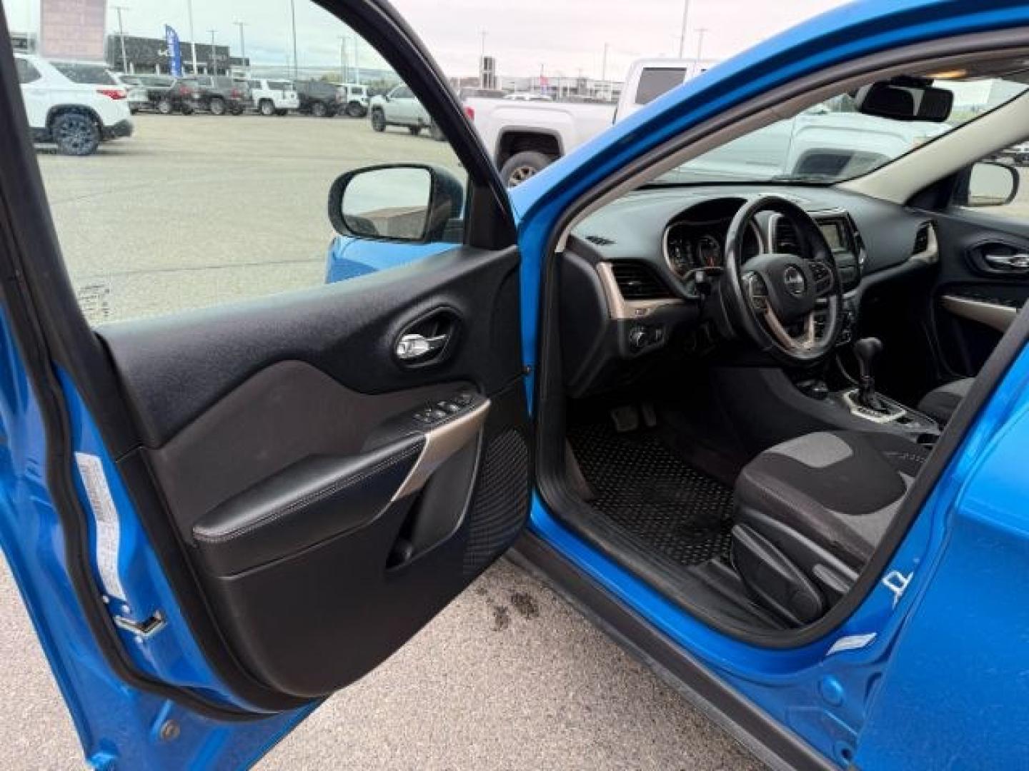 2017 Hydro Blue Pearlcoat /Black Jeep Cherokee Altitude 4x4 (1C4PJMAB4HW) with an Tigershark MultiAir 2.4L I-4 variable valve contro engine, AUTOMATIC transmission, located at 1235 N Woodruff Ave., Idaho Falls, 83401, (208) 523-1053, 43.507172, -112.000488 - At Timberline Auto, finding a great deal on your next vehicle is always easy! Our experienced sales staff's goal is to help find you the right vehicle at the right price! Our knowledgeable finance department has options for almost any credit score. We offer extended service contract options to prote - Photo#12