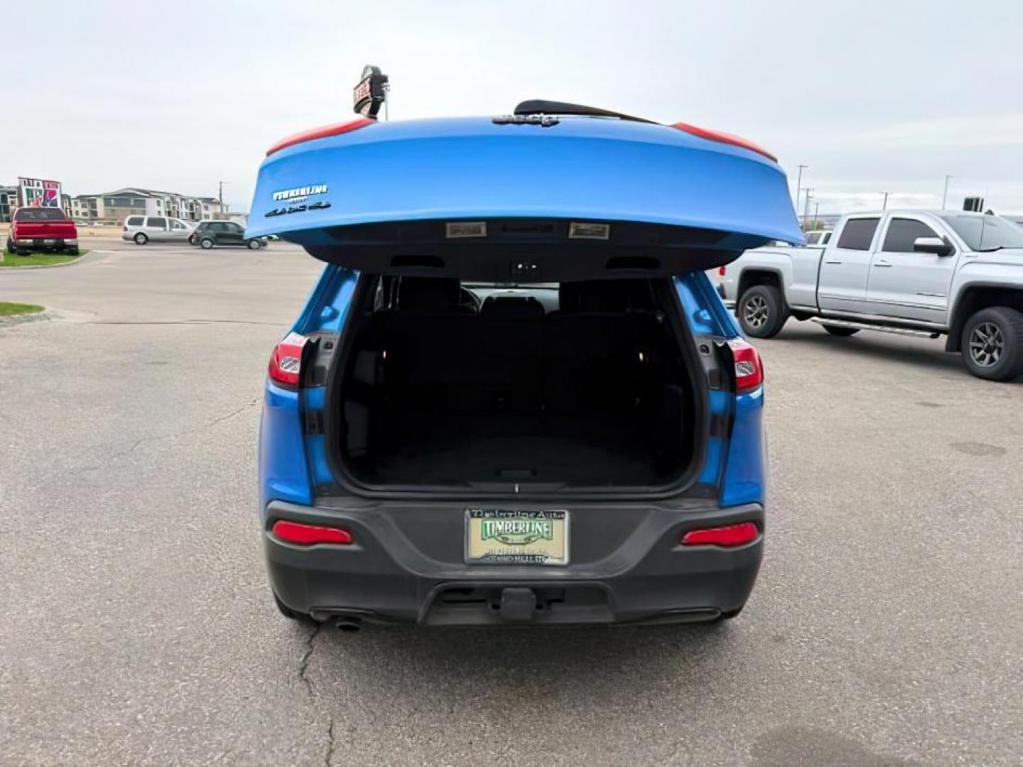 2017 Hydro Blue Pearlcoat /Black Jeep Cherokee (1C4PJMAB4HW) with an Tigershark MultiAir 24L I-4 variable valve contro engine, Automatic transmission, located at 1175 N Woodruff Ave, Idaho Falls, ID, 83401, 43.506901, -111.999657 - Photo#4