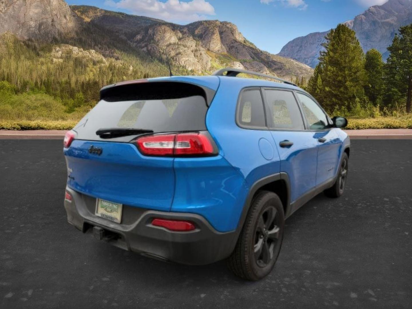 2017 Hydro Blue Pearlcoat /Black Jeep Cherokee (1C4PJMAB4HW) with an Tigershark MultiAir 24L I-4 variable valve contro engine, Automatic transmission, located at 1175 N Woodruff Ave, Idaho Falls, ID, 83401, 43.506901, -111.999657 - Photo#5