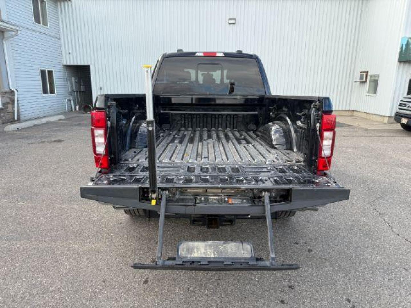 2022 BLACK /Black Onyx Ford F-350 (1FT8W3BT8NE) with an Powerstroke 67L V-8 diesel direct injection engine, Automatic transmission, located at 1175 N Woodruff Ave, Idaho Falls, ID, 83401, 43.506901, -111.999657 - At Timberline Auto, finding a great deal on your next vehicle is always easy! Our experienced sales staff's goal is to help find you the right vehicle at the right price! Our knowledgeable finance department has options for almost any credit score. We offer extended service contract options to prote - Photo#32