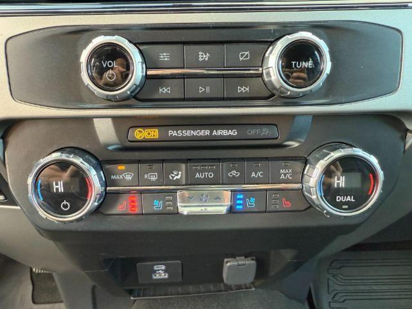 2022 BLACK /Black Onyx Ford F-350 (1FT8W3BT8NE) with an Powerstroke 67L V-8 diesel direct injection engine, Automatic transmission, located at 1175 N Woodruff Ave, Idaho Falls, ID, 83401, 43.506901, -111.999657 - At Timberline Auto, finding a great deal on your next vehicle is always easy! Our experienced sales staff's goal is to help find you the right vehicle at the right price! Our knowledgeable finance department has options for almost any credit score. We offer extended service contract options to prote - Photo#46