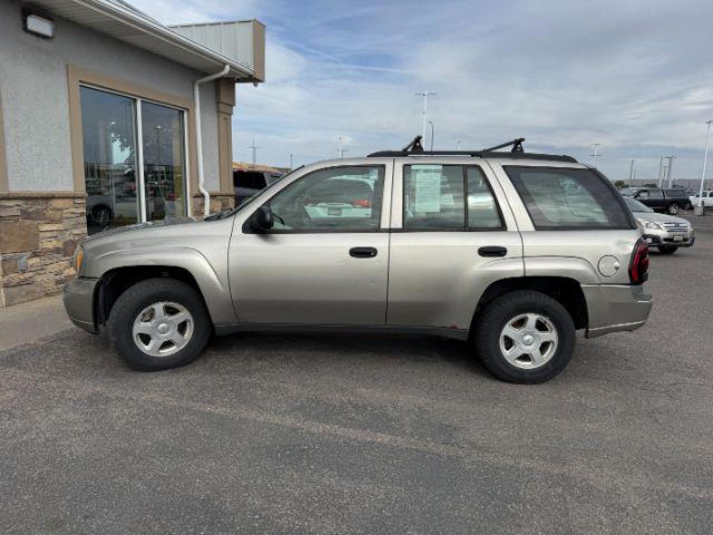 2003 GOLD /Medium Pewter Chevrolet TrailBlazer (1GNDT13S432) with an Vortec 42L I-6 DOHC engine, Automatic transmission, located at 1175 N Woodruff Ave, Idaho Falls, ID, 83401, 43.506901, -111.999657 - At Timberline Auto, finding a great deal on your next vehicle is always easy! Our experienced sales staff's goal is to help find you the right vehicle at the right price! Our knowledgeable finance department has options for almost any credit score. We offer extended service contract options to prote - Photo#0