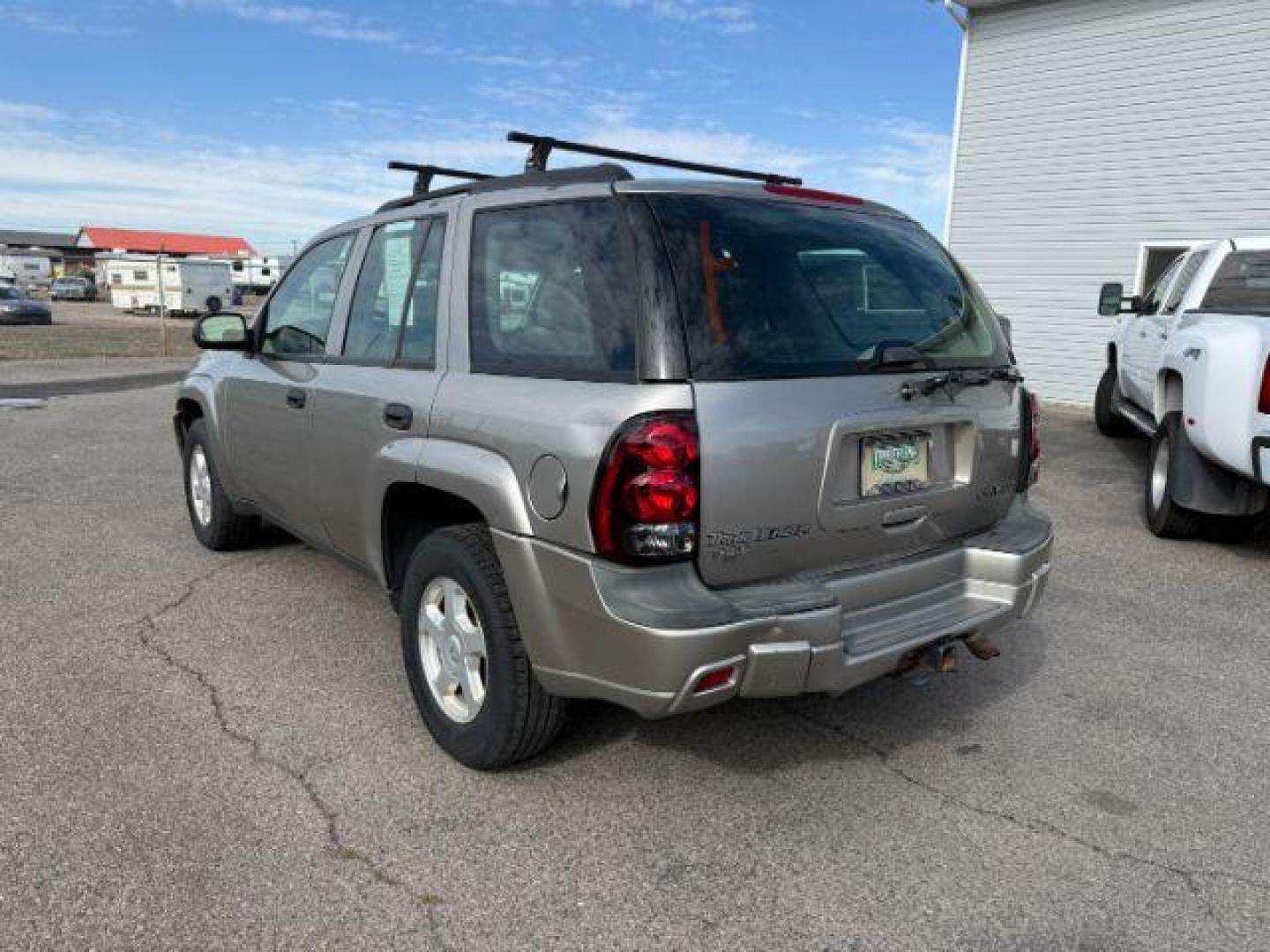 2003 GOLD /Medium Pewter Chevrolet TrailBlazer (1GNDT13S432) with an Vortec 42L I-6 DOHC engine, Automatic transmission, located at 1175 N Woodruff Ave, Idaho Falls, ID, 83401, 43.506901, -111.999657 - At Timberline Auto, finding a great deal on your next vehicle is always easy! Our experienced sales staff's goal is to help find you the right vehicle at the right price! Our knowledgeable finance department has options for almost any credit score. We offer extended service contract options to prote - Photo#21