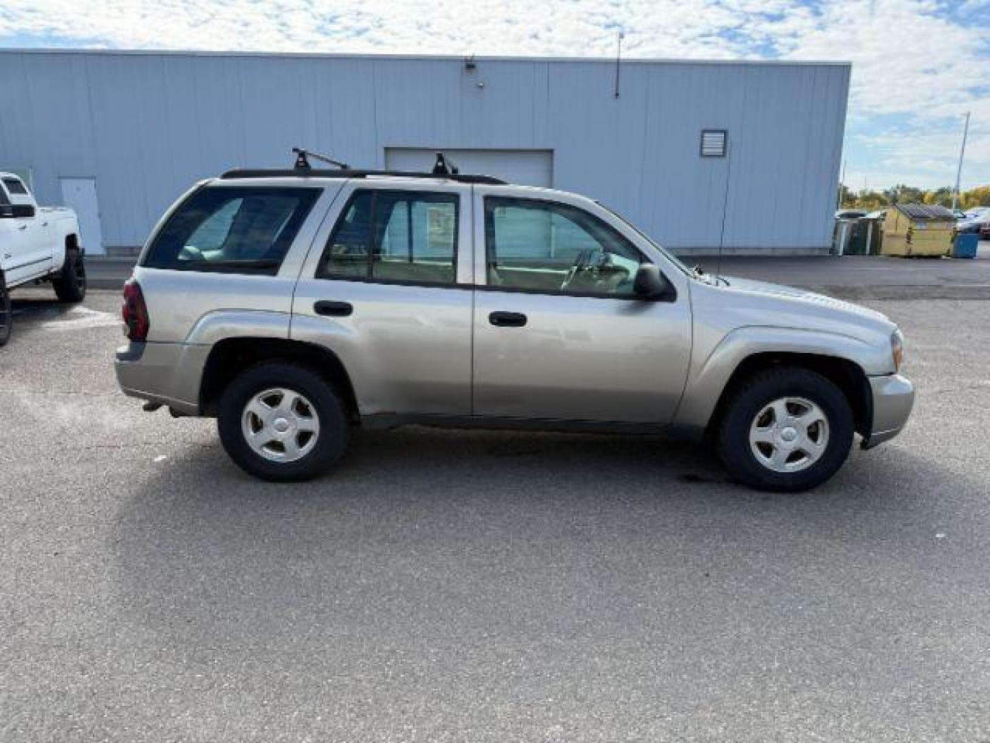 2003 GOLD /Medium Pewter Chevrolet TrailBlazer (1GNDT13S432) with an Vortec 42L I-6 DOHC engine, Automatic transmission, located at 1175 N Woodruff Ave, Idaho Falls, ID, 83401, 43.506901, -111.999657 - At Timberline Auto, finding a great deal on your next vehicle is always easy! Our experienced sales staff's goal is to help find you the right vehicle at the right price! Our knowledgeable finance department has options for almost any credit score. We offer extended service contract options to prote - Photo#24
