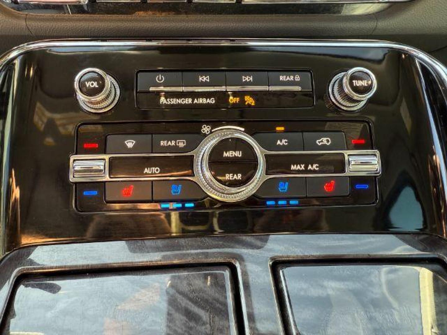 2020 Infinite Black /Ebony Lincoln Navigator (5LMJJ2LT8LE) with an EcoBoost 35L V-6 portdirect injection engine, Automatic transmission, located at 1175 N Woodruff Ave, Idaho Falls, ID, 83401, 43.506901, -111.999657 - At Timberline Auto, finding a great deal on your next vehicle is always easy! Our experienced sales staff's goal is to help find you the right vehicle at the right price! Our knowledgeable finance department has options for almost any credit score. We offer extended service contract options to prote - Photo#51