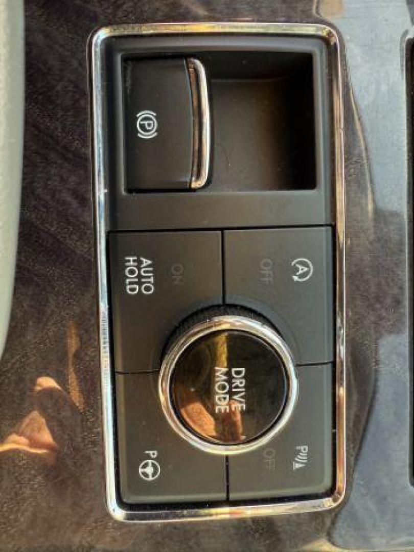 2020 Infinite Black /Ebony Lincoln Navigator (5LMJJ2LT8LE) with an EcoBoost 35L V-6 portdirect injection engine, Automatic transmission, located at 1175 N Woodruff Ave, Idaho Falls, ID, 83401, 43.506901, -111.999657 - At Timberline Auto, finding a great deal on your next vehicle is always easy! Our experienced sales staff's goal is to help find you the right vehicle at the right price! Our knowledgeable finance department has options for almost any credit score. We offer extended service contract options to prote - Photo#52