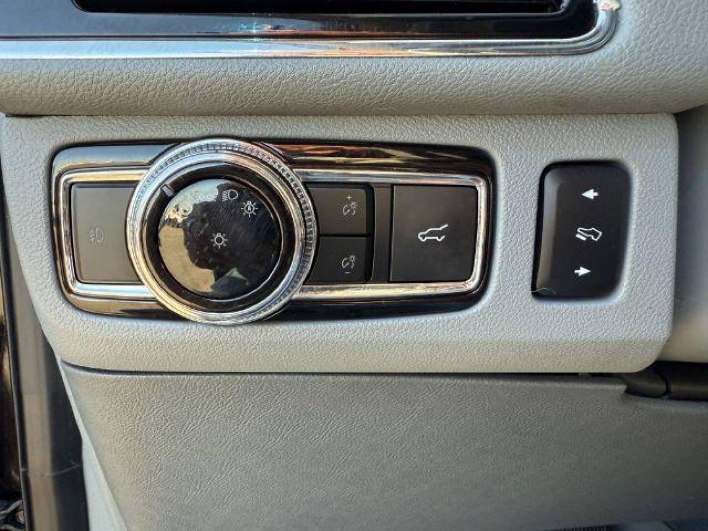 2020 Infinite Black /Ebony Lincoln Navigator (5LMJJ2LT8LE) with an EcoBoost 35L V-6 portdirect injection engine, Automatic transmission, located at 1175 N Woodruff Ave, Idaho Falls, ID, 83401, 43.506901, -111.999657 - At Timberline Auto, finding a great deal on your next vehicle is always easy! Our experienced sales staff's goal is to help find you the right vehicle at the right price! Our knowledgeable finance department has options for almost any credit score. We offer extended service contract options to prote - Photo#54