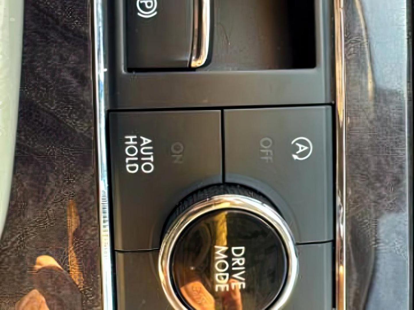 2020 Infinite Black /Ebony Lincoln Navigator (5LMJJ2LT8LE) with an EcoBoost 35L V-6 portdirect injection engine, Automatic transmission, located at 1175 N Woodruff Ave, Idaho Falls, ID, 83401, 43.506901, -111.999657 - At Timberline Auto, finding a great deal on your next vehicle is always easy! Our experienced sales staff's goal is to help find you the right vehicle at the right price! Our knowledgeable finance department has options for almost any credit score. We offer extended service contract options to prote - Photo#21