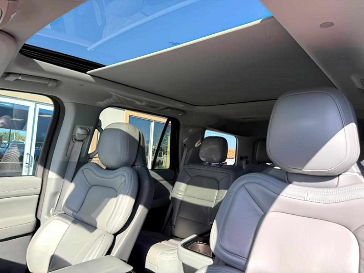 2020 Infinite Black /Ebony Lincoln Navigator (5LMJJ2LT8LE) with an EcoBoost 35L V-6 portdirect injection engine, Automatic transmission, located at 1175 N Woodruff Ave, Idaho Falls, ID, 83401, 43.506901, -111.999657 - At Timberline Auto, finding a great deal on your next vehicle is always easy! Our experienced sales staff's goal is to help find you the right vehicle at the right price! Our knowledgeable finance department has options for almost any credit score. We offer extended service contract options to prote - Photo#24