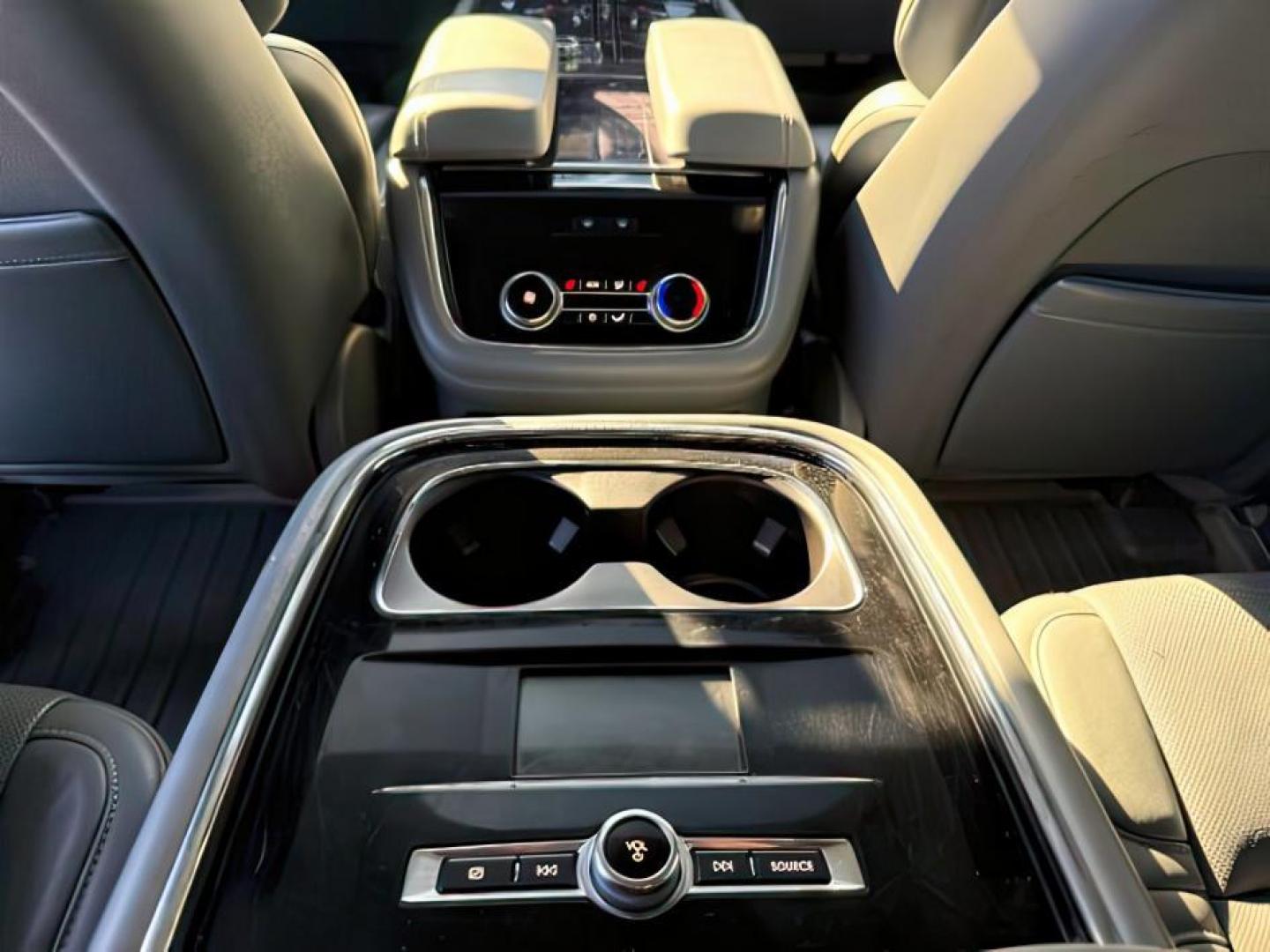 2020 Infinite Black /Ebony Lincoln Navigator (5LMJJ2LT8LE) with an EcoBoost 35L V-6 portdirect injection engine, Automatic transmission, located at 1175 N Woodruff Ave, Idaho Falls, ID, 83401, 43.506901, -111.999657 - At Timberline Auto, finding a great deal on your next vehicle is always easy! Our experienced sales staff's goal is to help find you the right vehicle at the right price! Our knowledgeable finance department has options for almost any credit score. We offer extended service contract options to prote - Photo#28