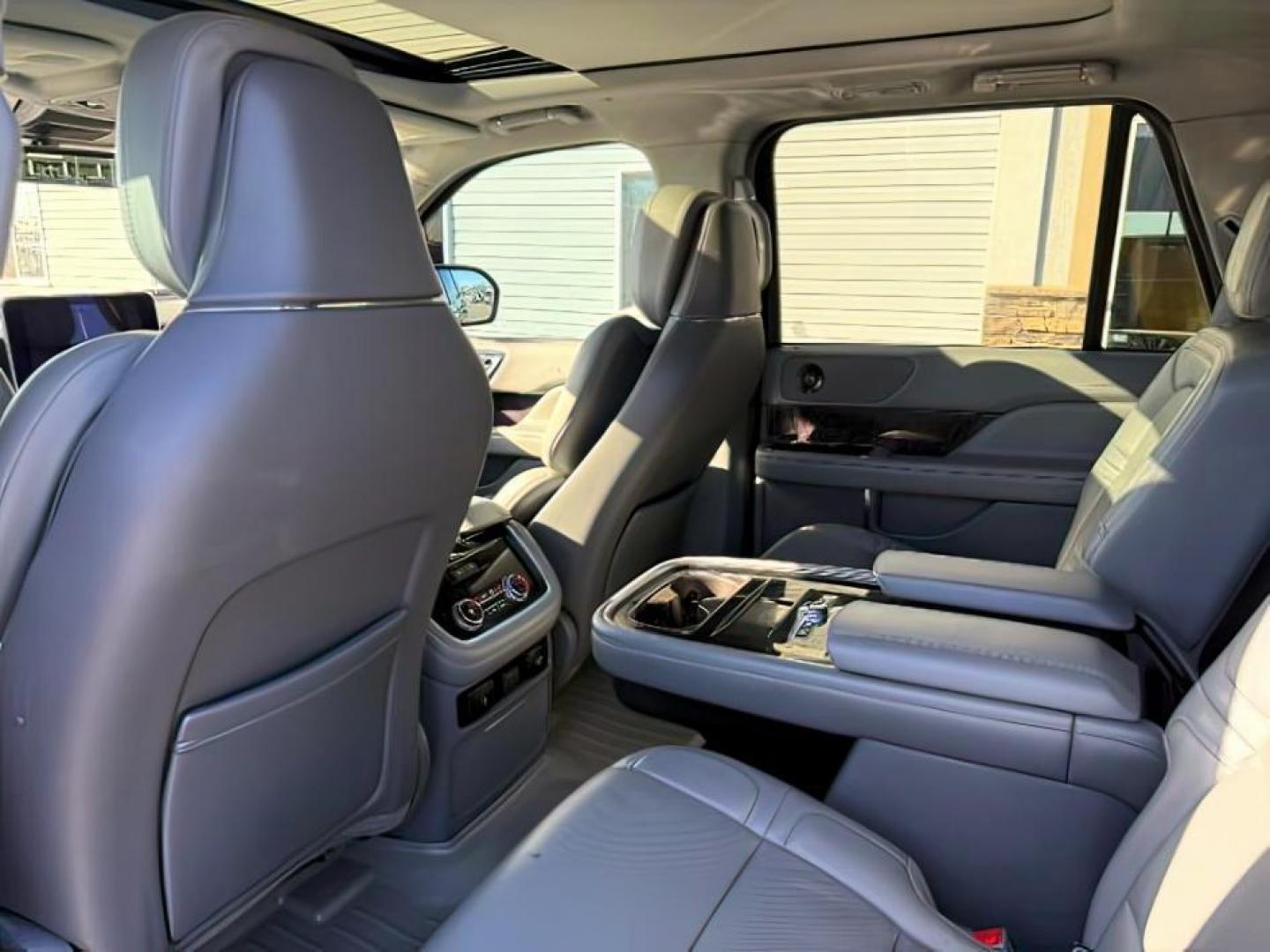 2020 Infinite Black /Ebony Lincoln Navigator (5LMJJ2LT8LE) with an EcoBoost 35L V-6 portdirect injection engine, Automatic transmission, located at 1175 N Woodruff Ave, Idaho Falls, ID, 83401, 43.506901, -111.999657 - At Timberline Auto, finding a great deal on your next vehicle is always easy! Our experienced sales staff's goal is to help find you the right vehicle at the right price! Our knowledgeable finance department has options for almost any credit score. We offer extended service contract options to prote - Photo#29