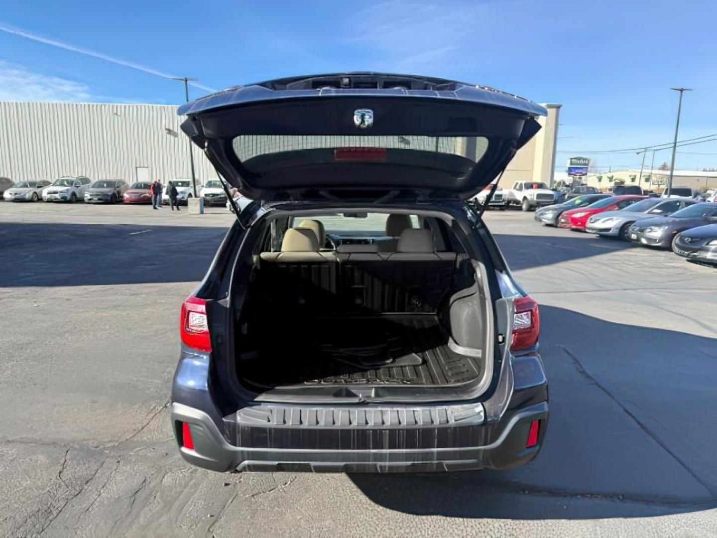 2018 BLUE /Slate Black Subaru Outback (4S4BSACC0J3) with an 25L H-4 DOHC engine, Automatic transmission, located at 1175 N Woodruff Ave, Idaho Falls, ID, 83401, 43.506901, -111.999657 - At Timberline Auto, finding a great deal on your next vehicle is always easy! Our experienced sales staff's goal is to help find you the right vehicle at the right price! Our knowledgeable finance department has options for almost any credit score. We offer extended service contract options to prote - Photo#4